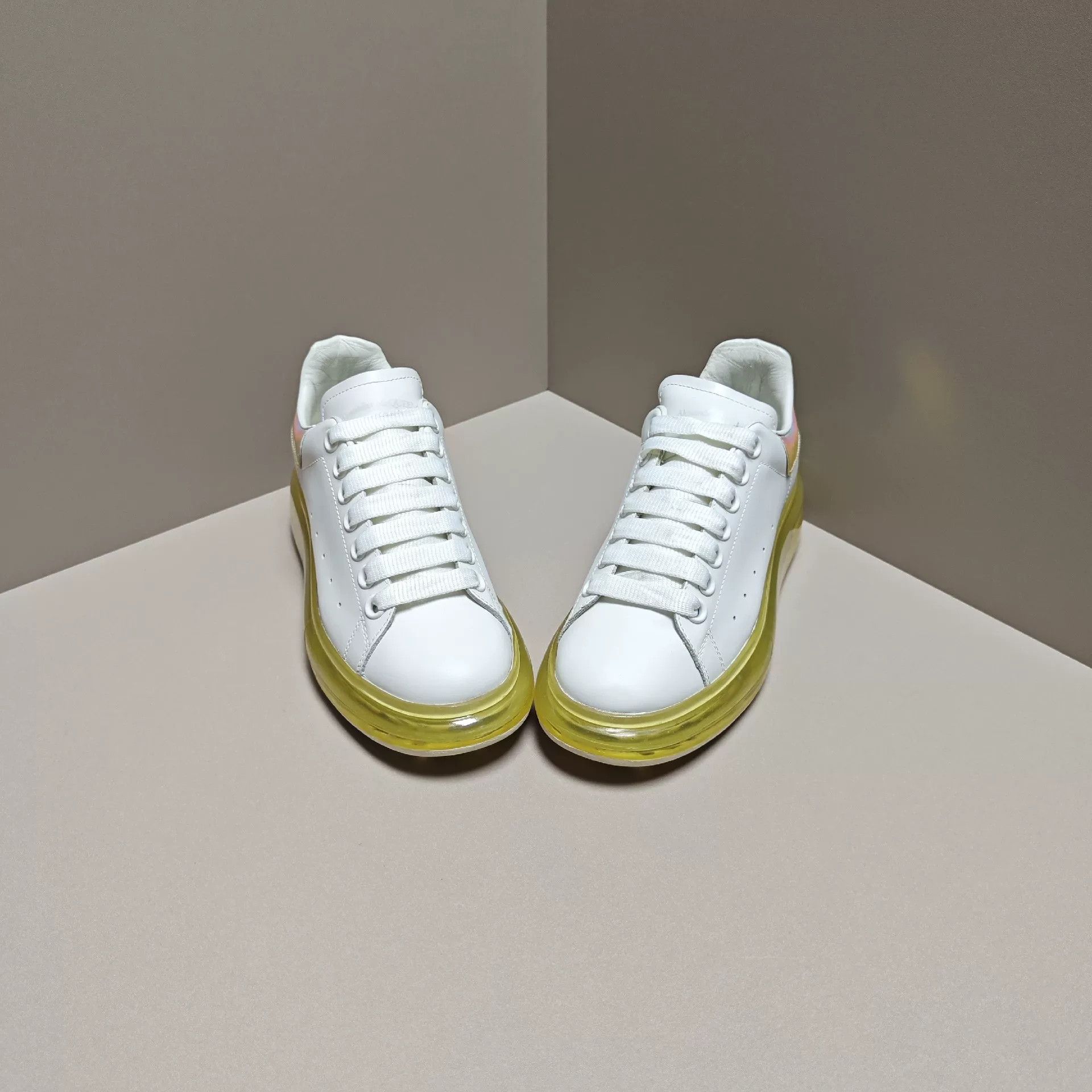 Alexander McQueen Alexander McQueen Laser White Lowtop Sneakers us_7 Women Size US 7 / IT 37 - 2 Thumbnail