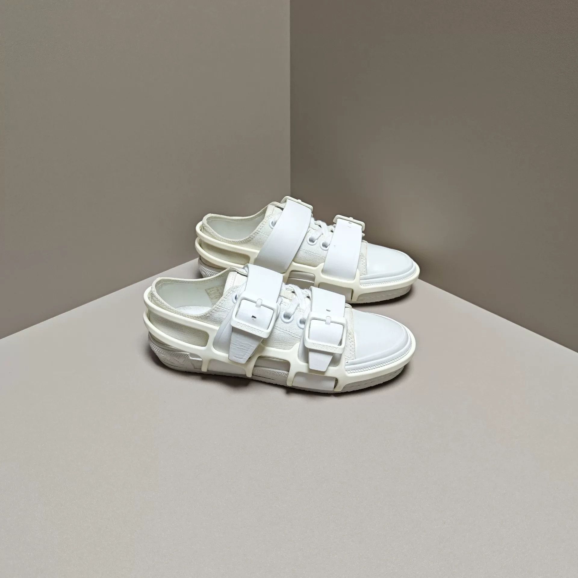 Burberry Burberry Lowtop Sneakers us_5 Women Size US 5 / IT 35 - 4 Thumbnail