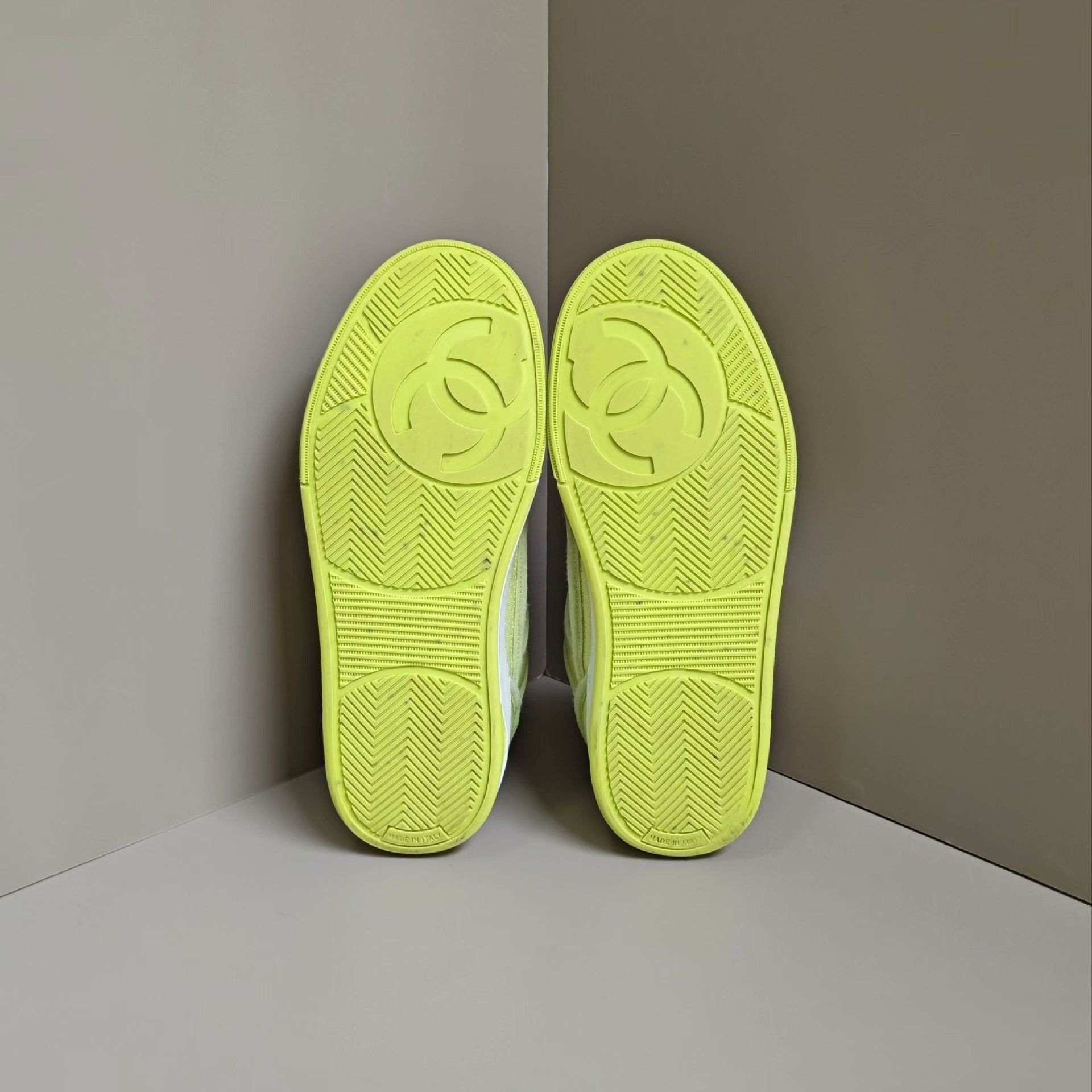 Chanel Chanel Green Lowtop Sneakers us_5 Women Size US 5 / IT 35 - 4 Thumbnail