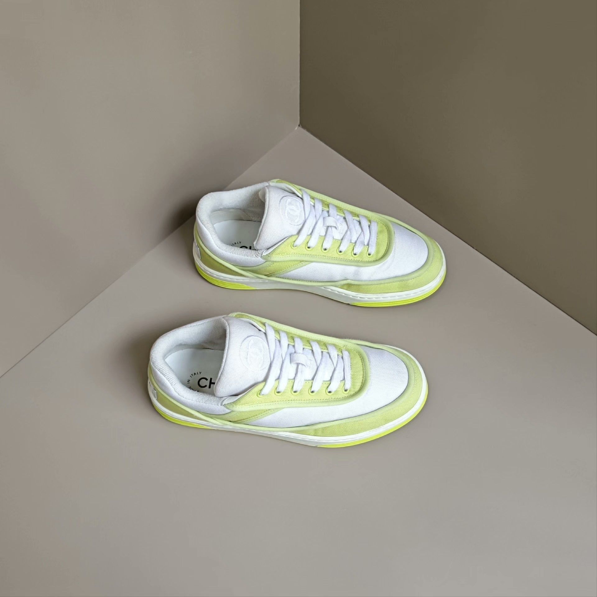 Chanel Chanel Green Lowtop Sneakers us_5 Women Size US 5 / IT 35 - 6 Thumbnail