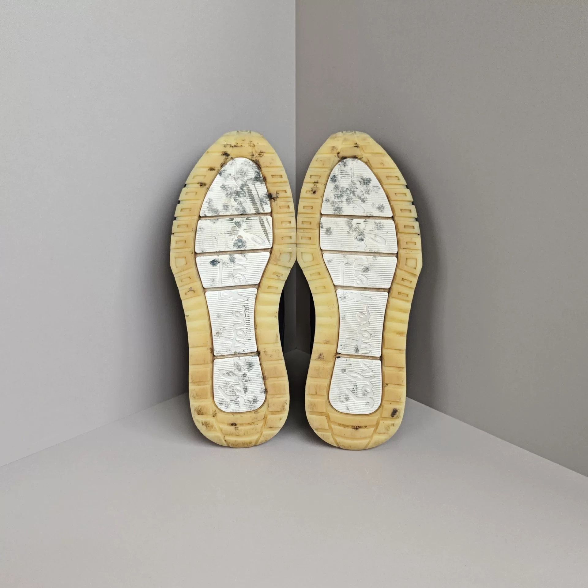 Salvatore Ferragamo Salvatore Ferragamo Casual Lowtop Sneakers us_12 Women Size US 12 / IT 42 - 5 Thumbnail