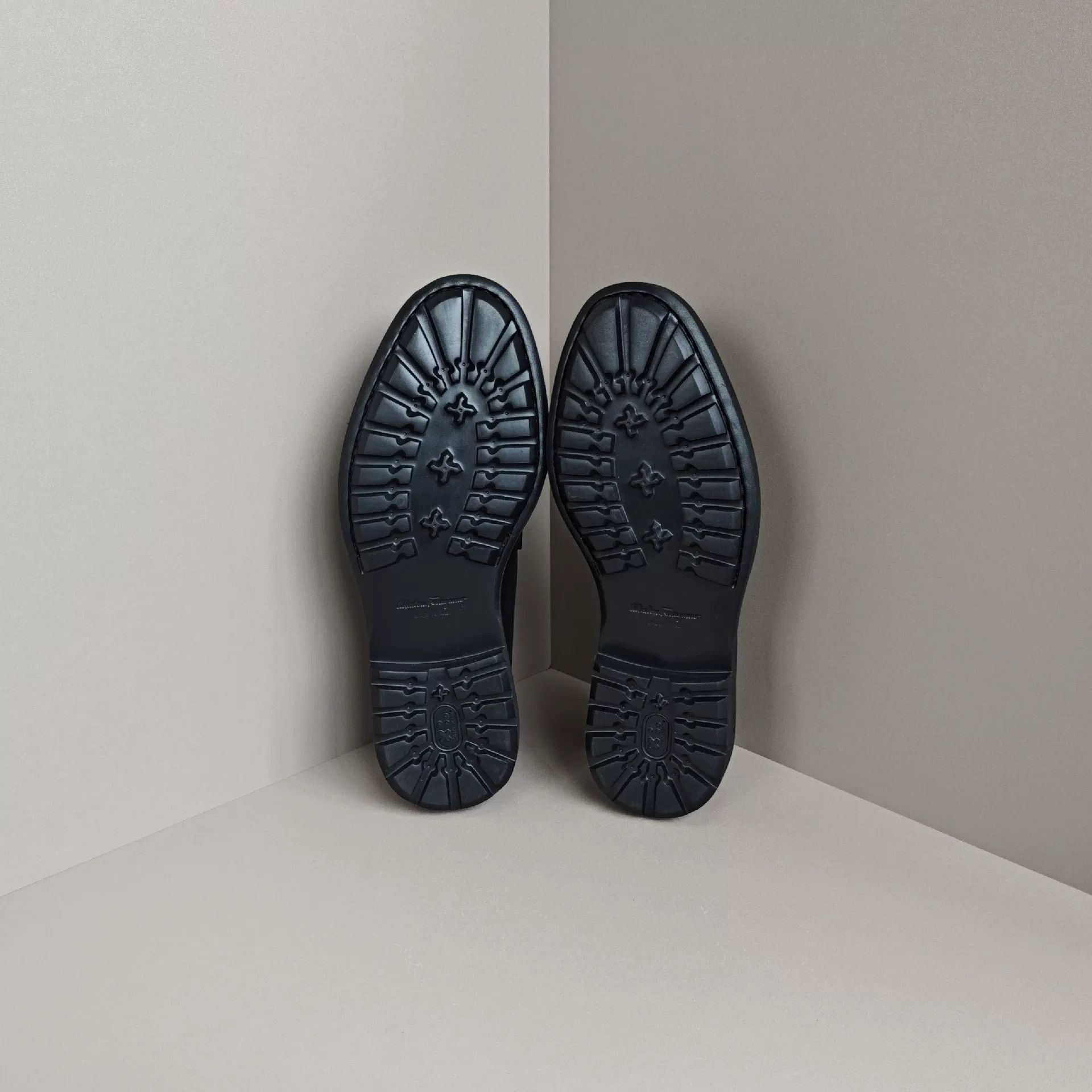 Salvatore Ferragamo Salvatore Ferragamo Lowtop Sneakers us_9 Women Size US 9 / IT 39 - 5 Thumbnail