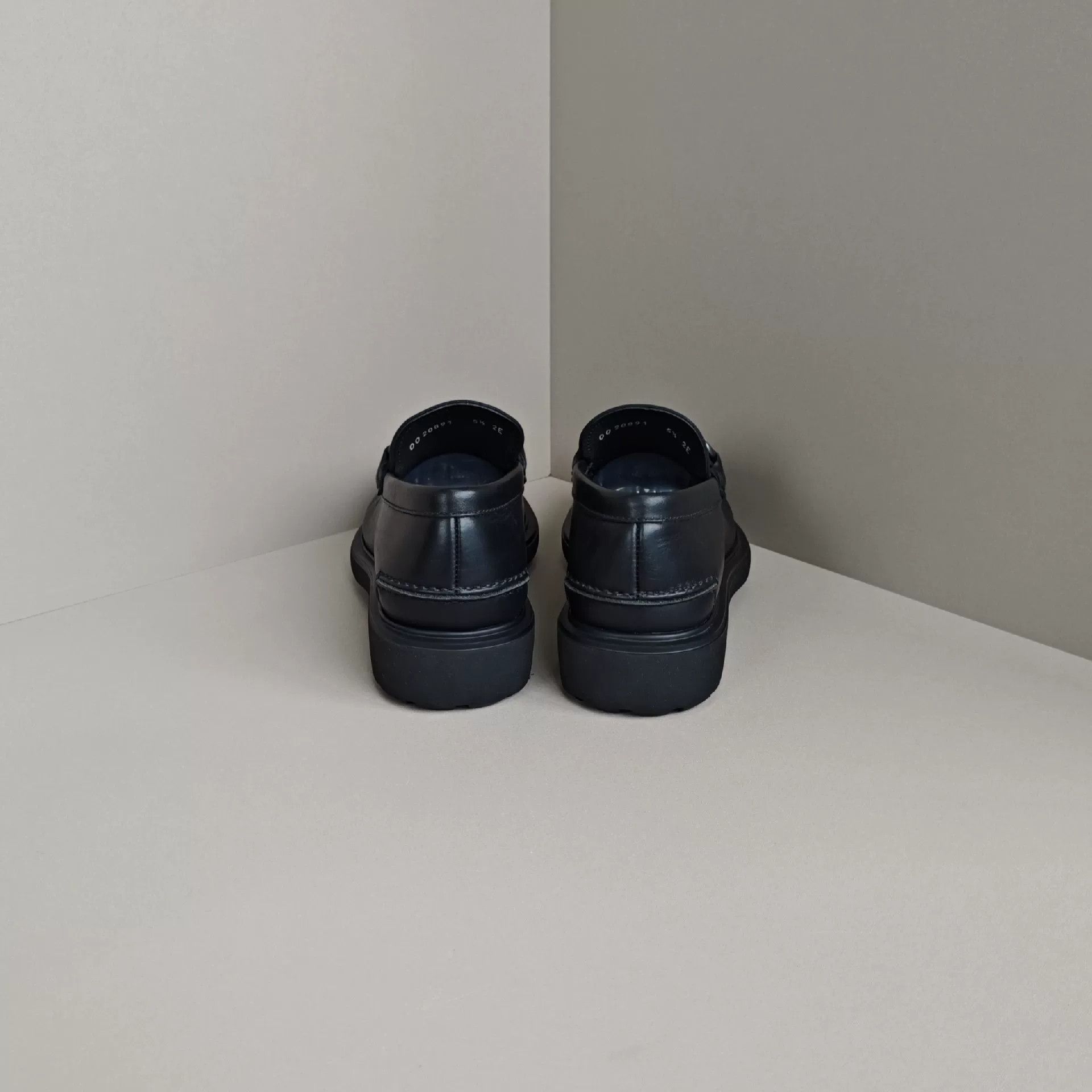 Salvatore Ferragamo Salvatore Ferragamo Lowtop Sneakers us_9 Women Size US 9 / IT 39 - 3 Thumbnail
