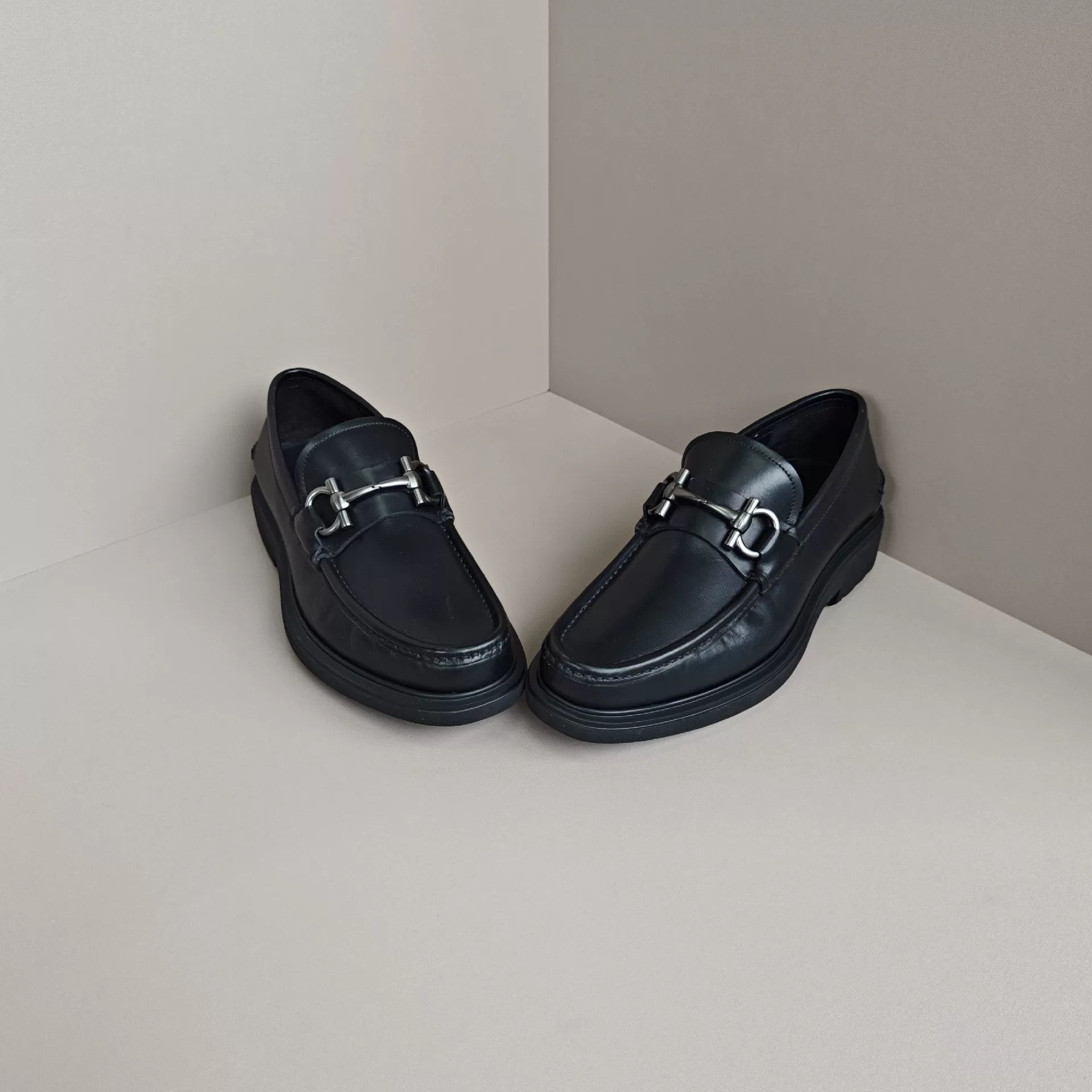 Salvatore Ferragamo Salvatore Ferragamo Lowtop Sneakers us_9 Women Size US 9 / IT 39 - 2 Thumbnail