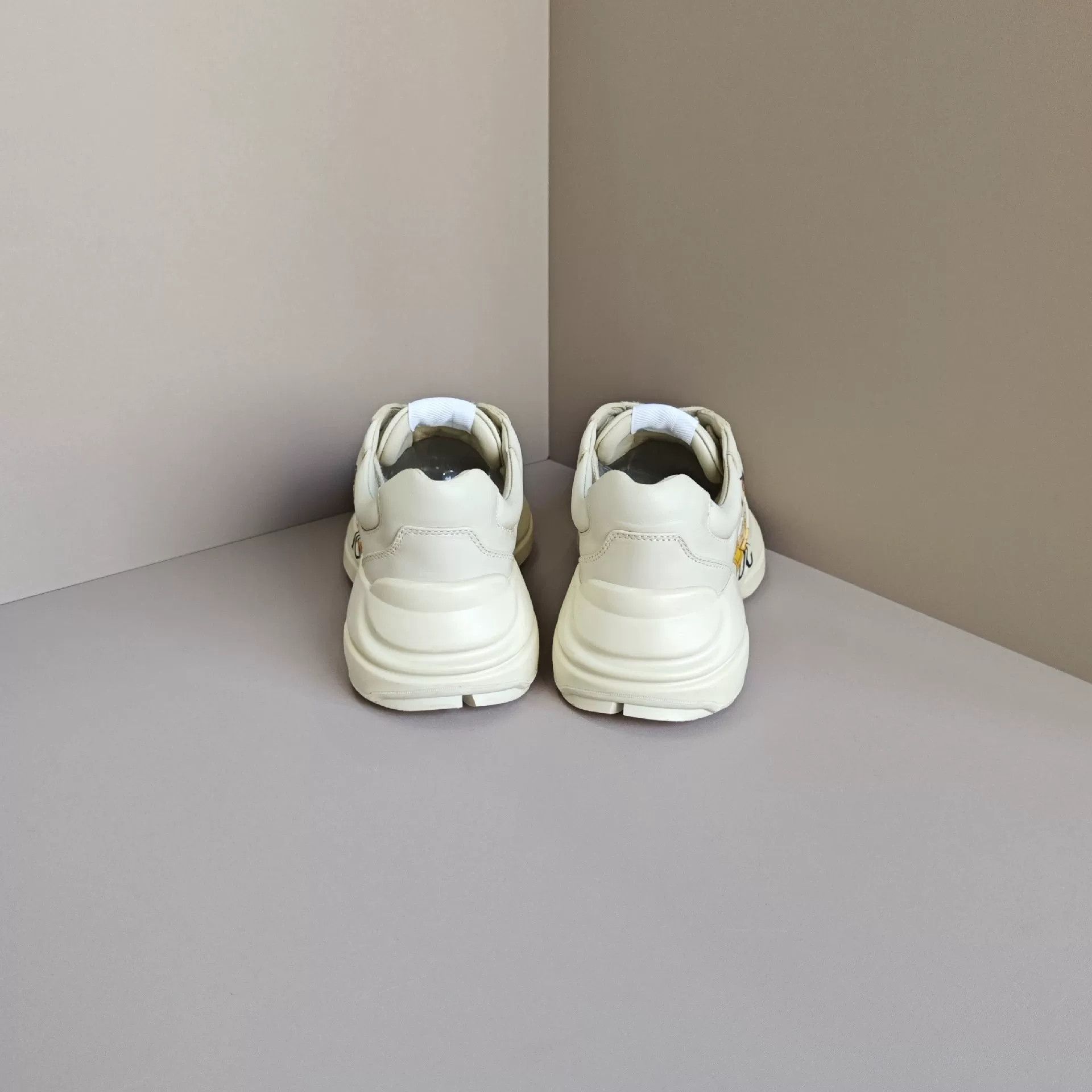 Gucci Gucci Lowtop Sneakers us_7 Women Size US 7 / IT 37 - 3 Thumbnail