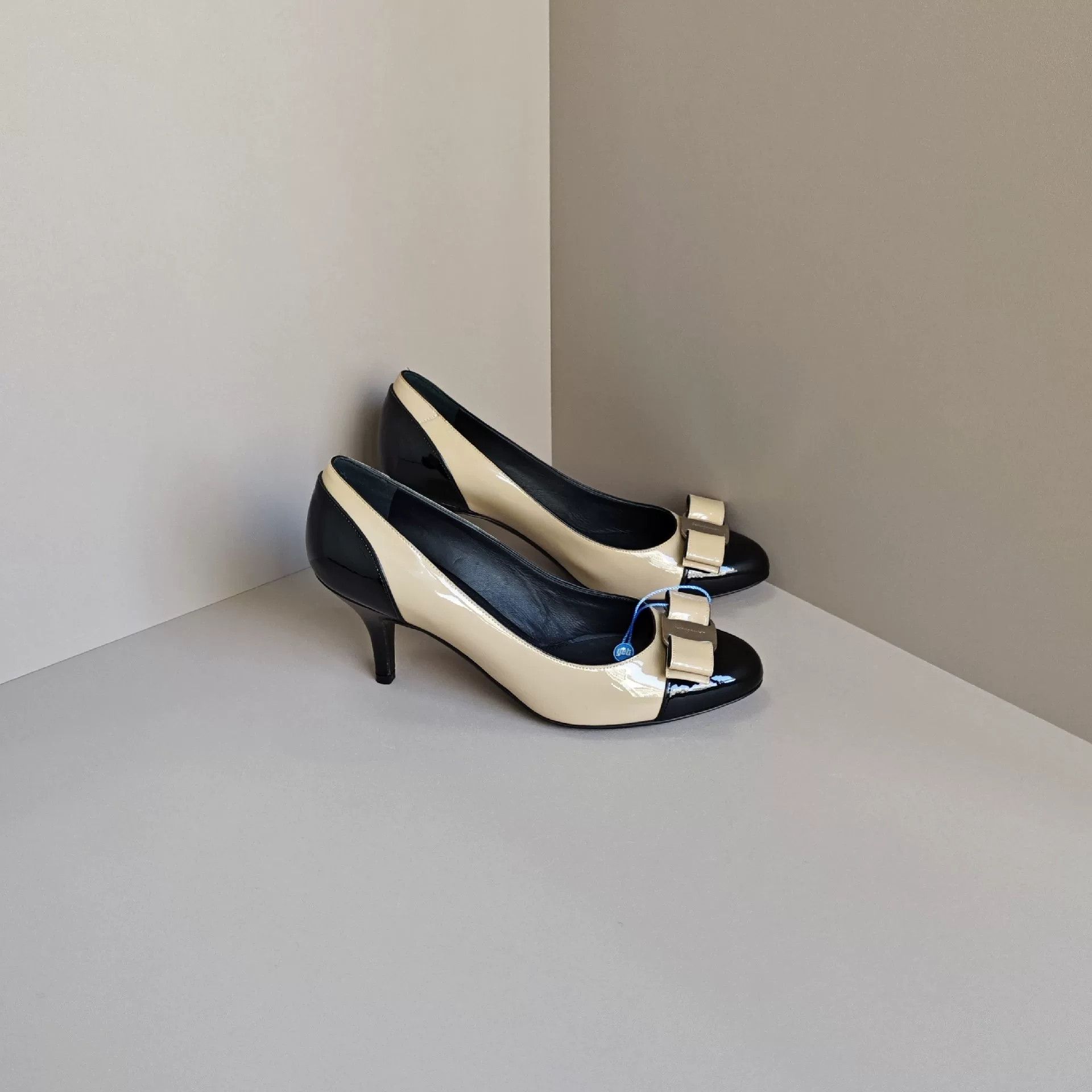 Salvatore Ferragamo Salvatore Ferragamo Lowtop Sneakers us_6 Women Size US 6 / IT 36 - 4 Thumbnail