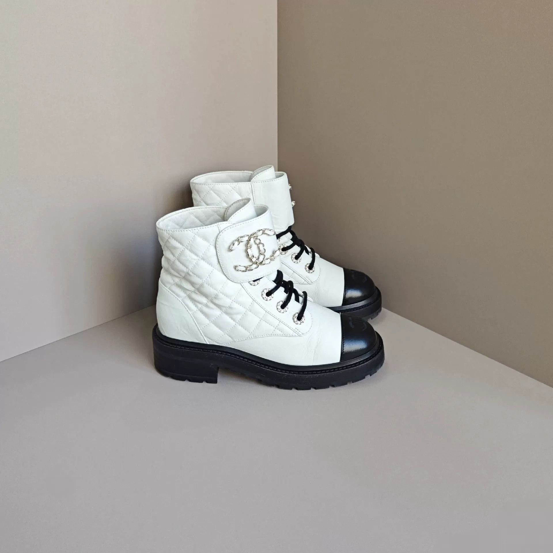 Chanel Chanel Boots us_6 Women Size US 6 / IT 36 - 4 Thumbnail