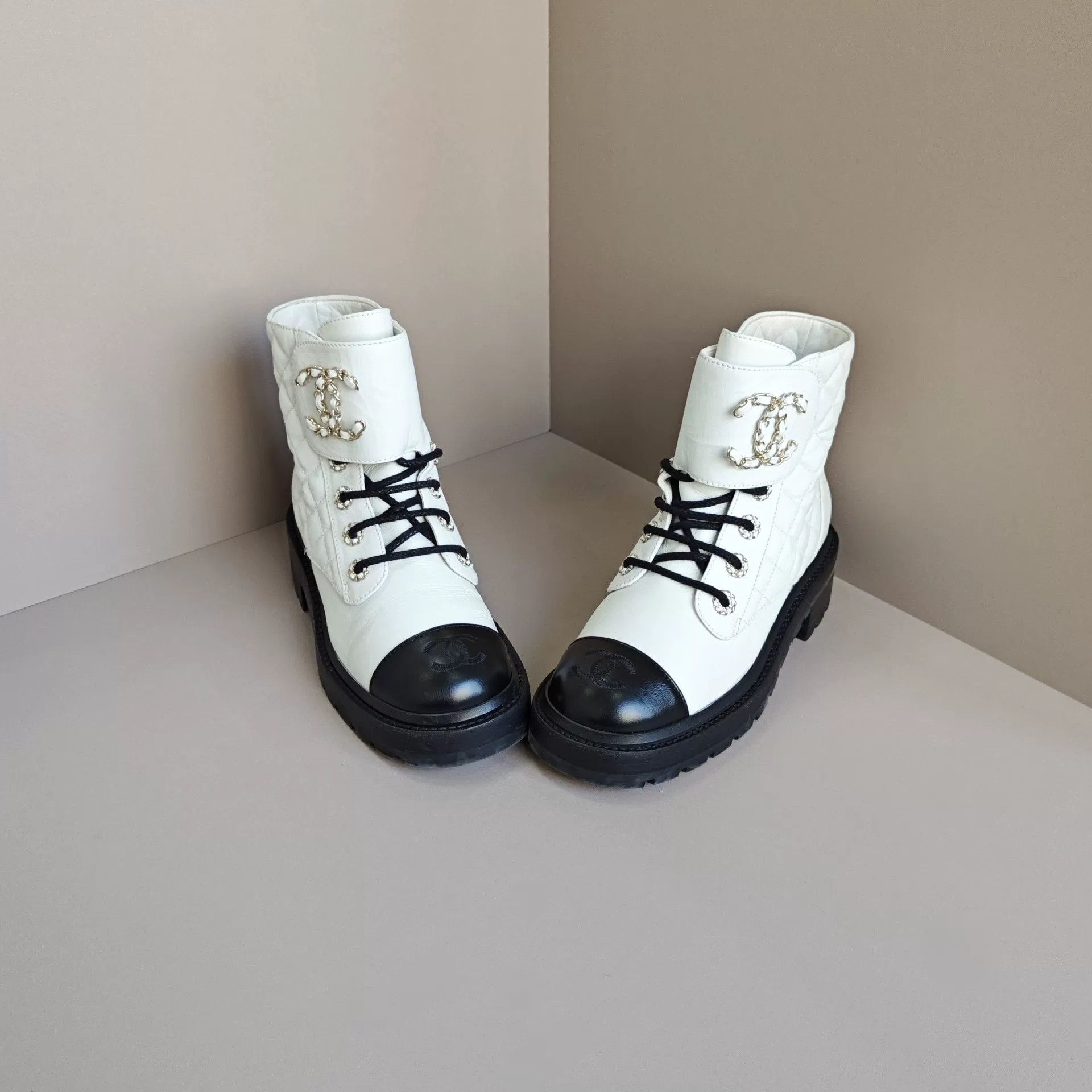 Chanel Chanel Boots us_6 Women Size US 6 / IT 36 - 2 Thumbnail