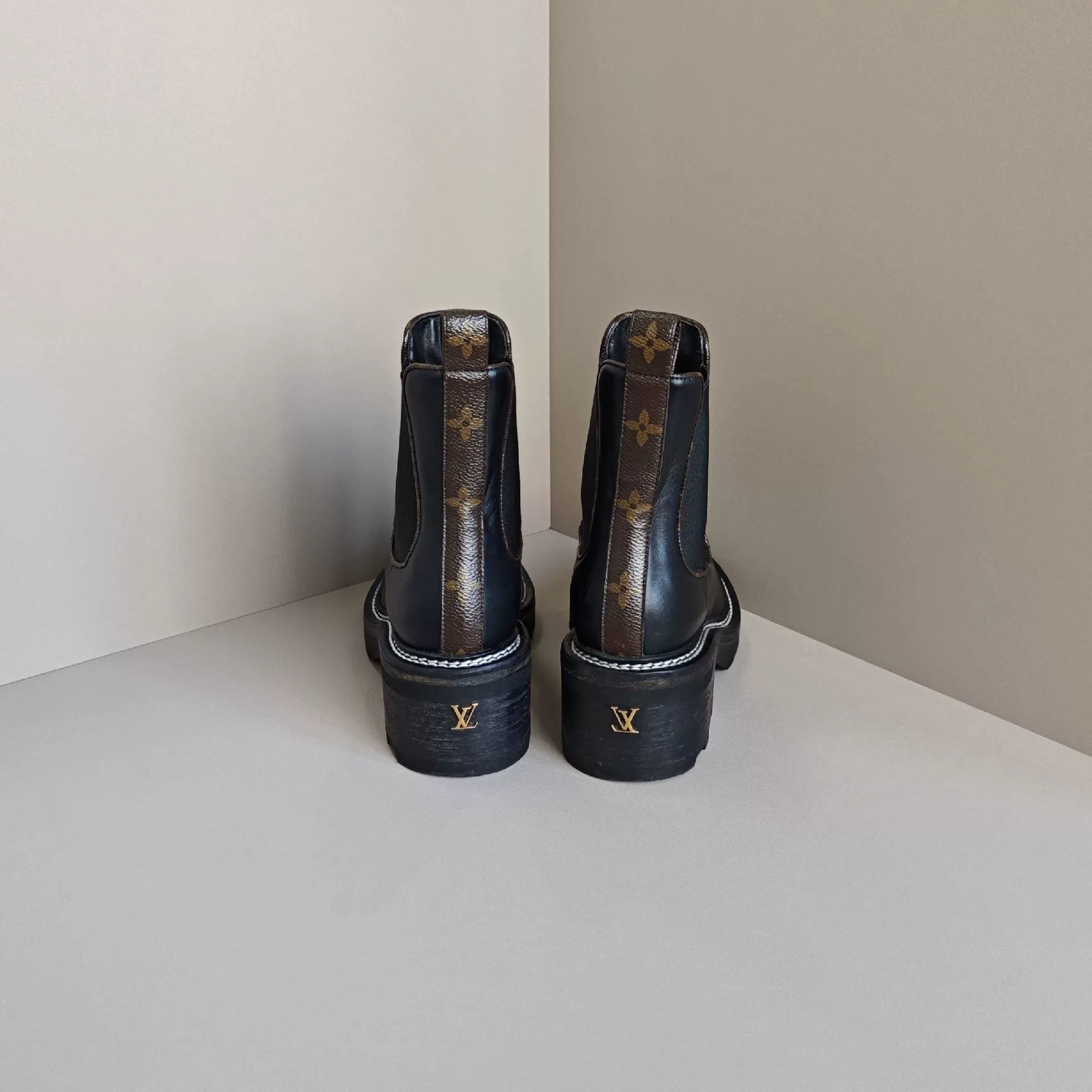 Louis Vuitton Louis Vuitton Boots us_6 Women Size US 6 / IT 36 - 3 Thumbnail