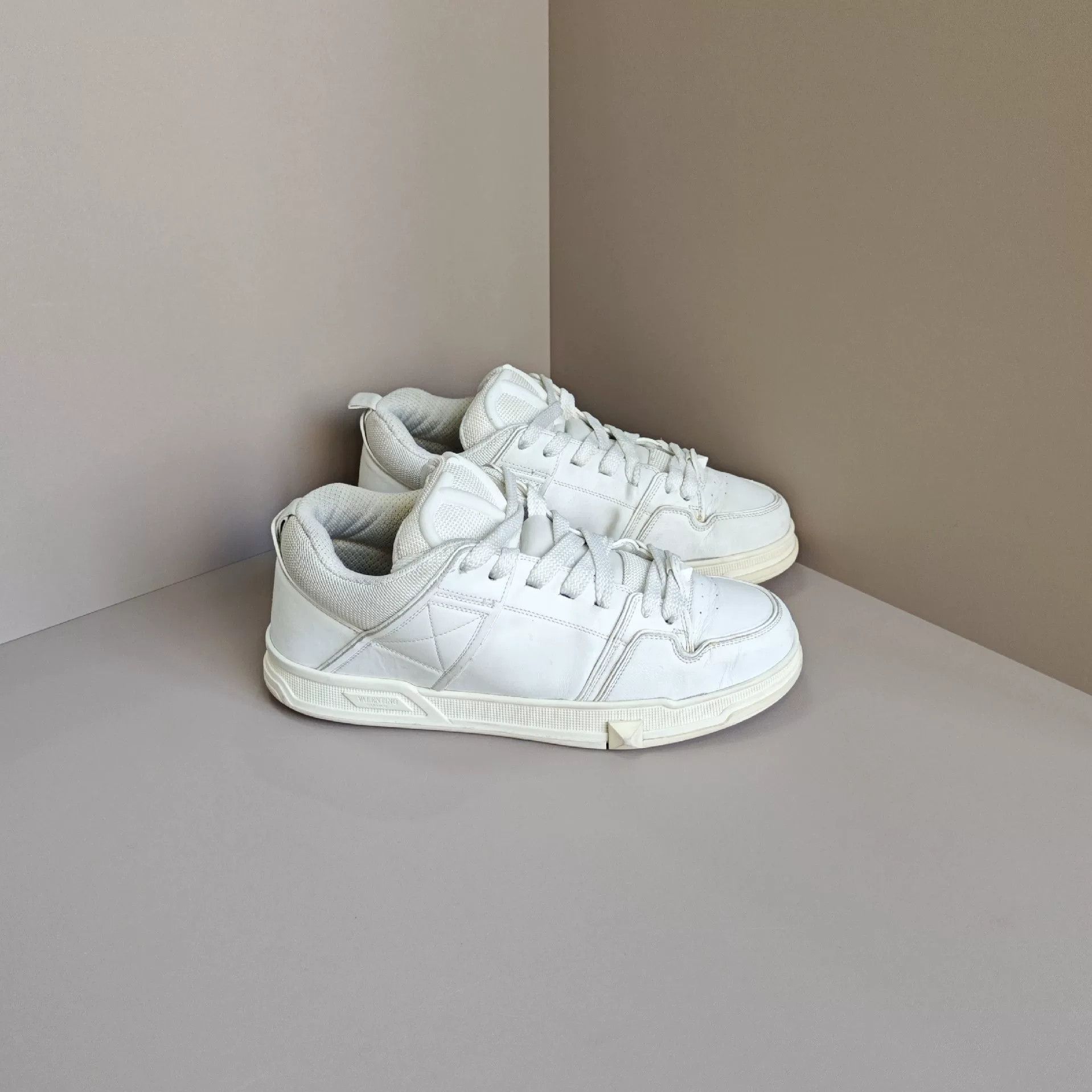Valentino Valentino Lowtop Sneakers 8 Men Size US 8 / EU 41 - 4 Thumbnail