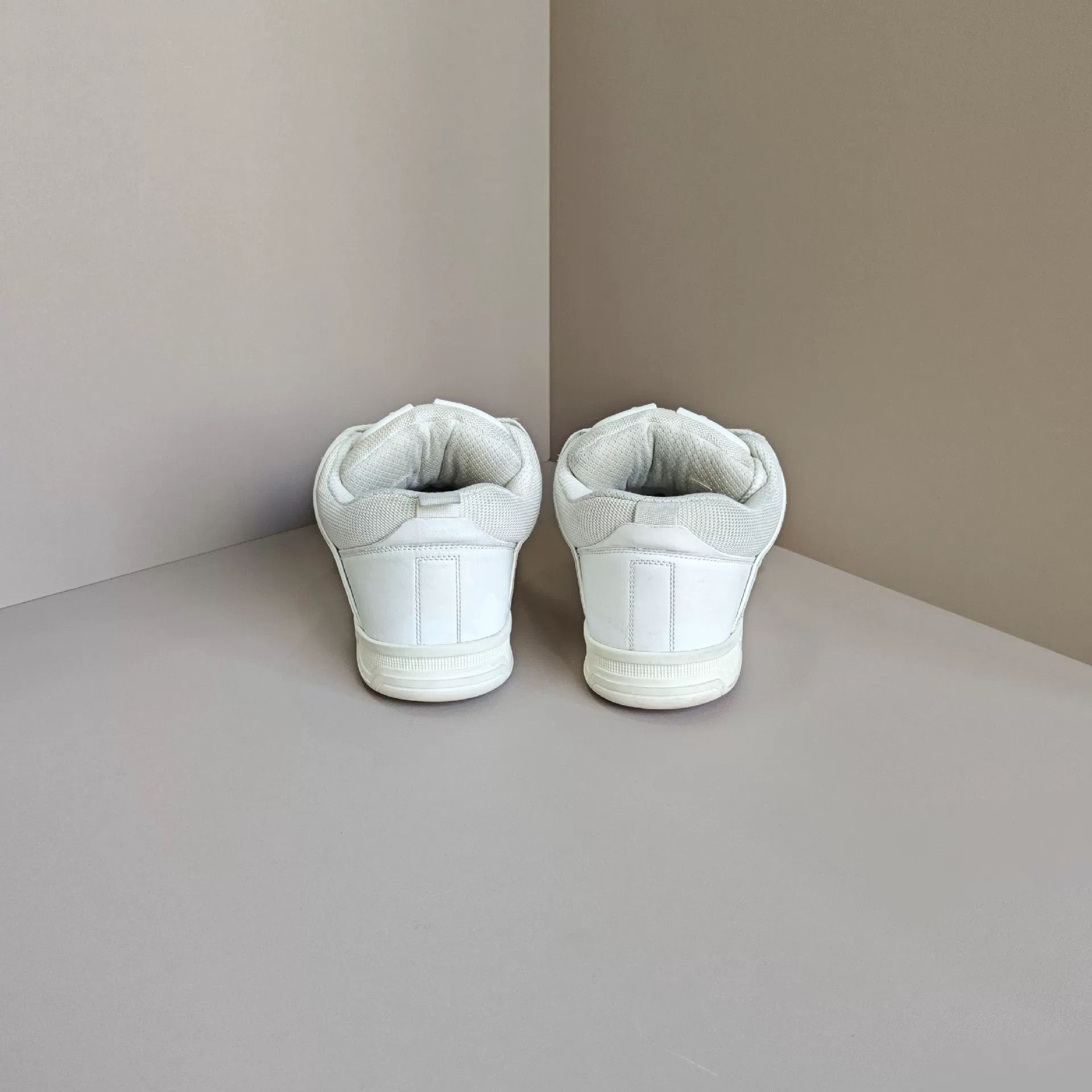 Valentino Valentino Lowtop Sneakers 8 Men Size US 8 / EU 41 - 3 Thumbnail