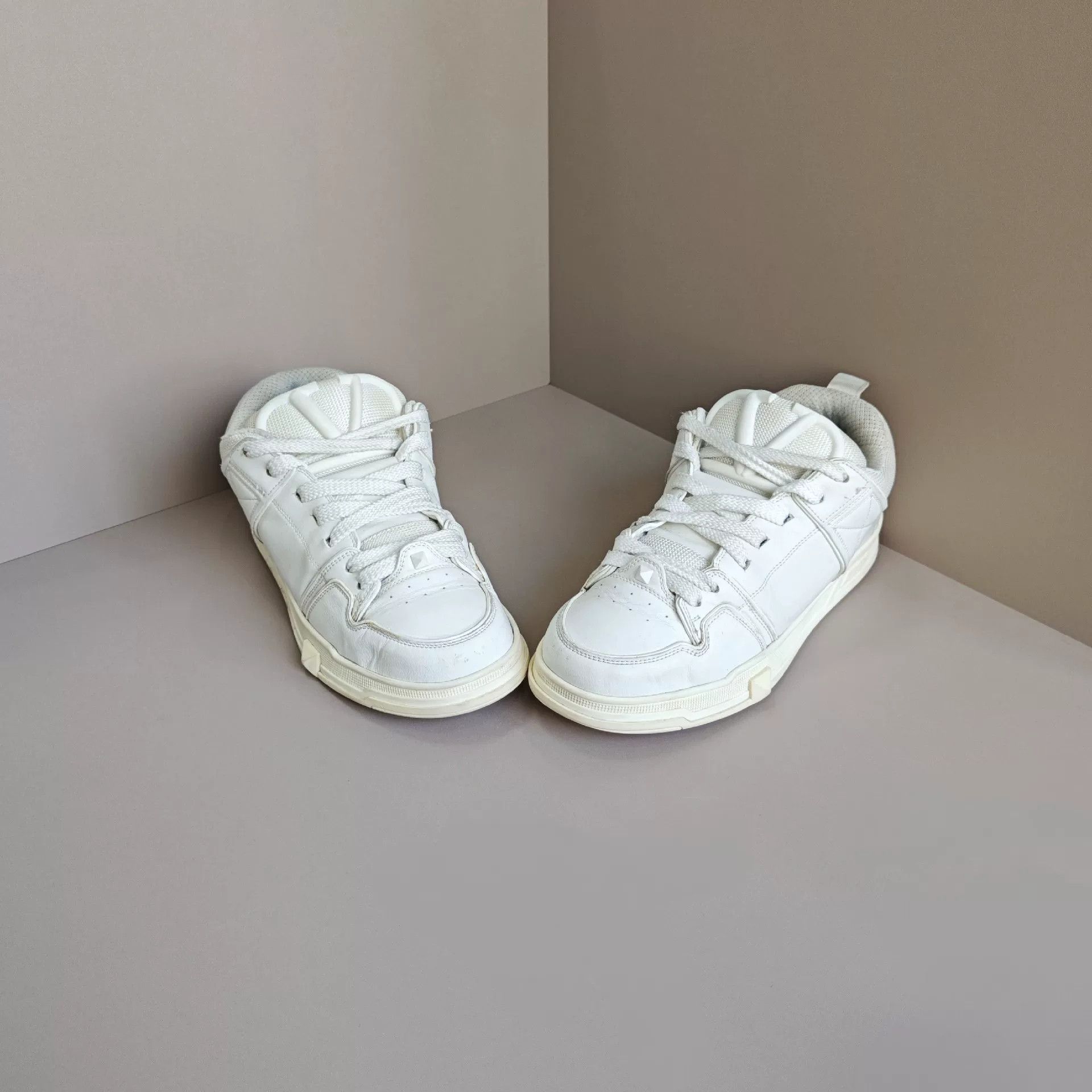 Valentino Valentino Lowtop Sneakers 8 Men Size US 8 / EU 41 - 2 Thumbnail