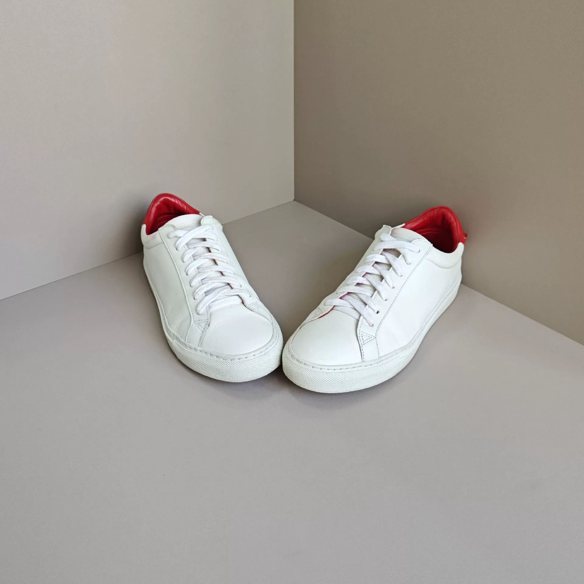 Givenchy Givenchy Lowtop Sneakers us_8 Women Size US 8 / IT 38 - 2 Thumbnail