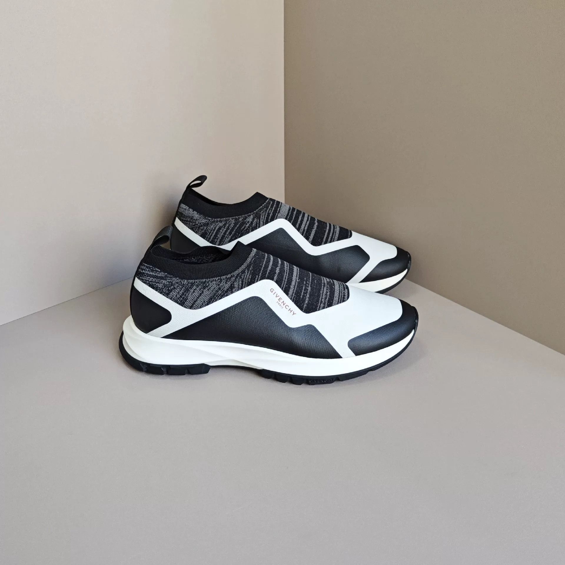 Givenchy Givenchy Casual Lowtop Sneakers 10 Men Size US 10 / EU 43 - 4 Thumbnail