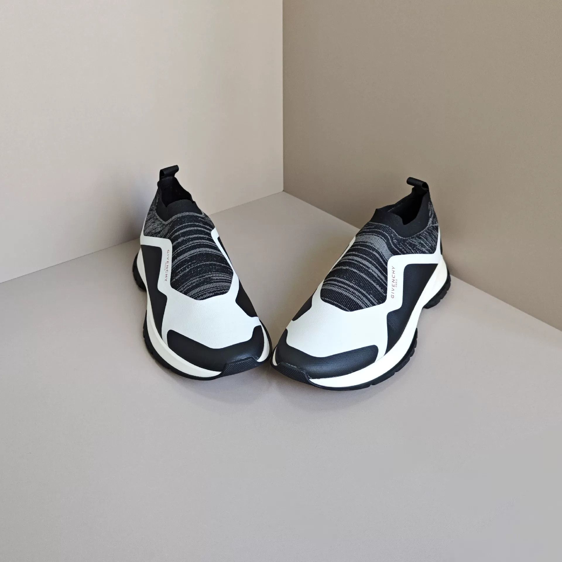 Givenchy Givenchy Casual Lowtop Sneakers 10 Men Size US 10 / EU 43 - 2 Thumbnail