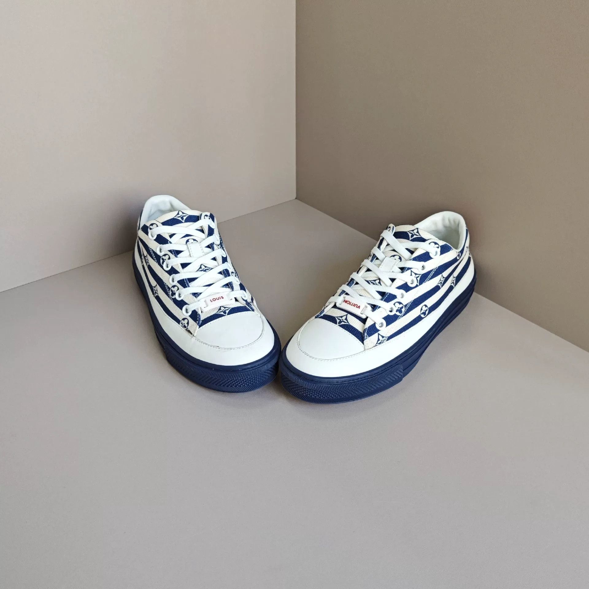 Louis Vuitton Louis Vuitton Lowtop Sneakers us_6 Women Size US 6 / IT 36 - 2 Thumbnail