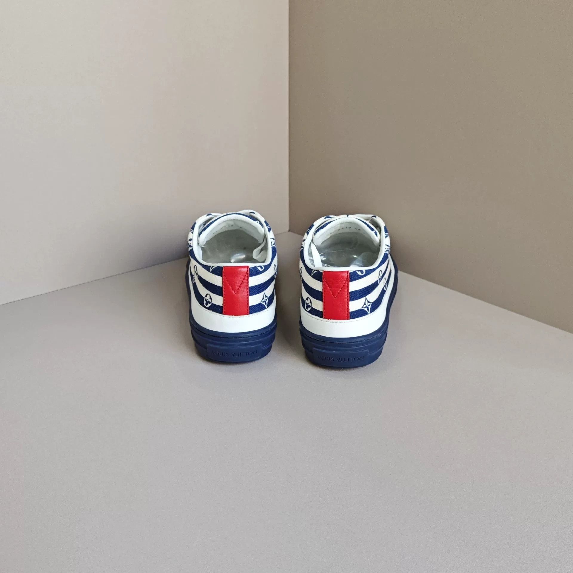Louis Vuitton Louis Vuitton Lowtop Sneakers us_6 Women Size US 6 / IT 36 - 3 Thumbnail