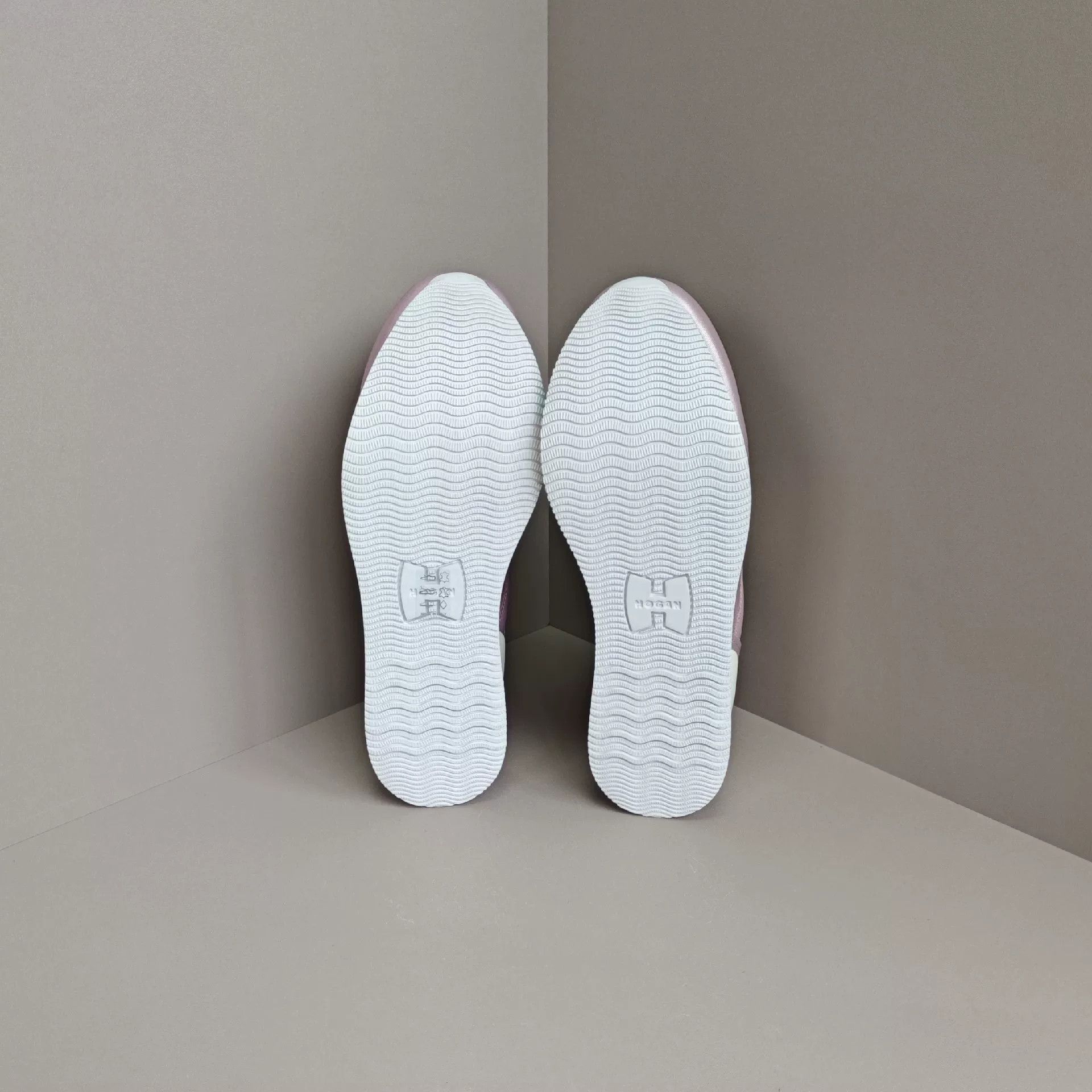 Hogan Hogan Retro Lowtop Sneakers us_7 Women Size US 7 / IT 37 - 5 Thumbnail