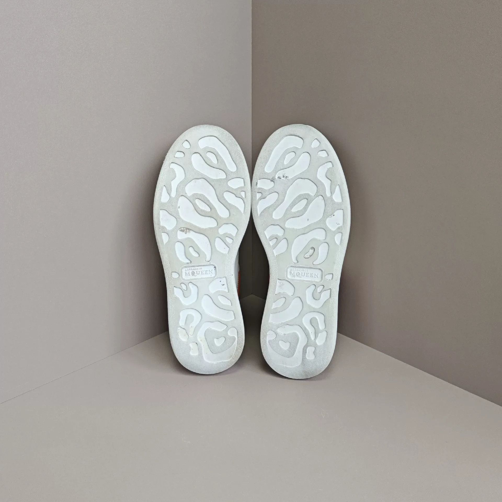 Alexander McQueen Alexander McQueen White Lowtop Sneakers us_6 Women Size US 6 / IT 36 - 5 Thumbnail