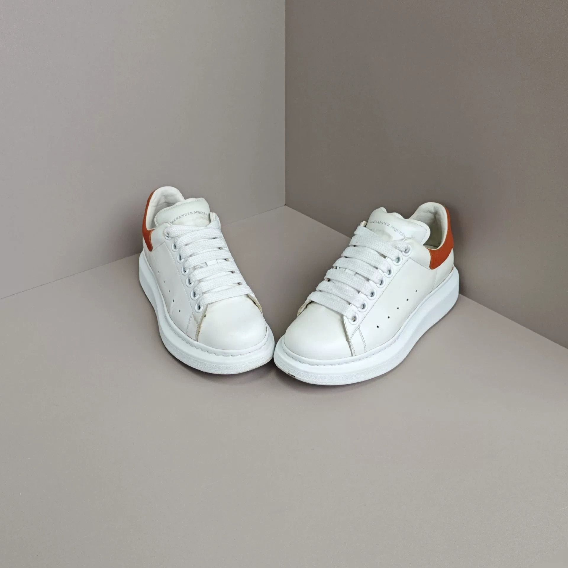 Alexander McQueen Alexander McQueen White Lowtop Sneakers us_6 Women Size US 6 / IT 36 - 2 Thumbnail