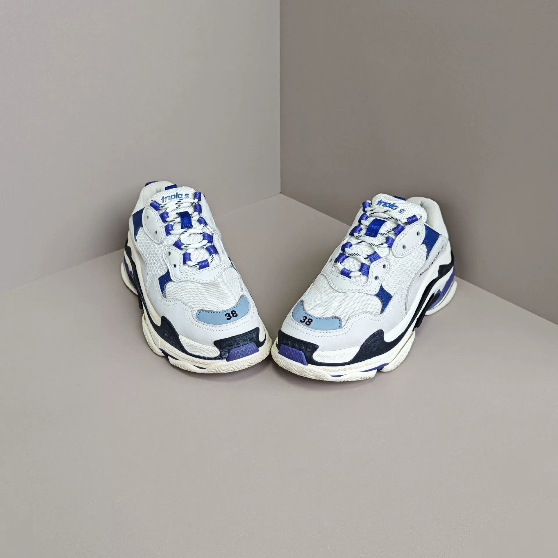 Balenciaga Balenciaga Lowtop Sneakers us_8 Women Size US 8 / IT 38 - 2 Thumbnail