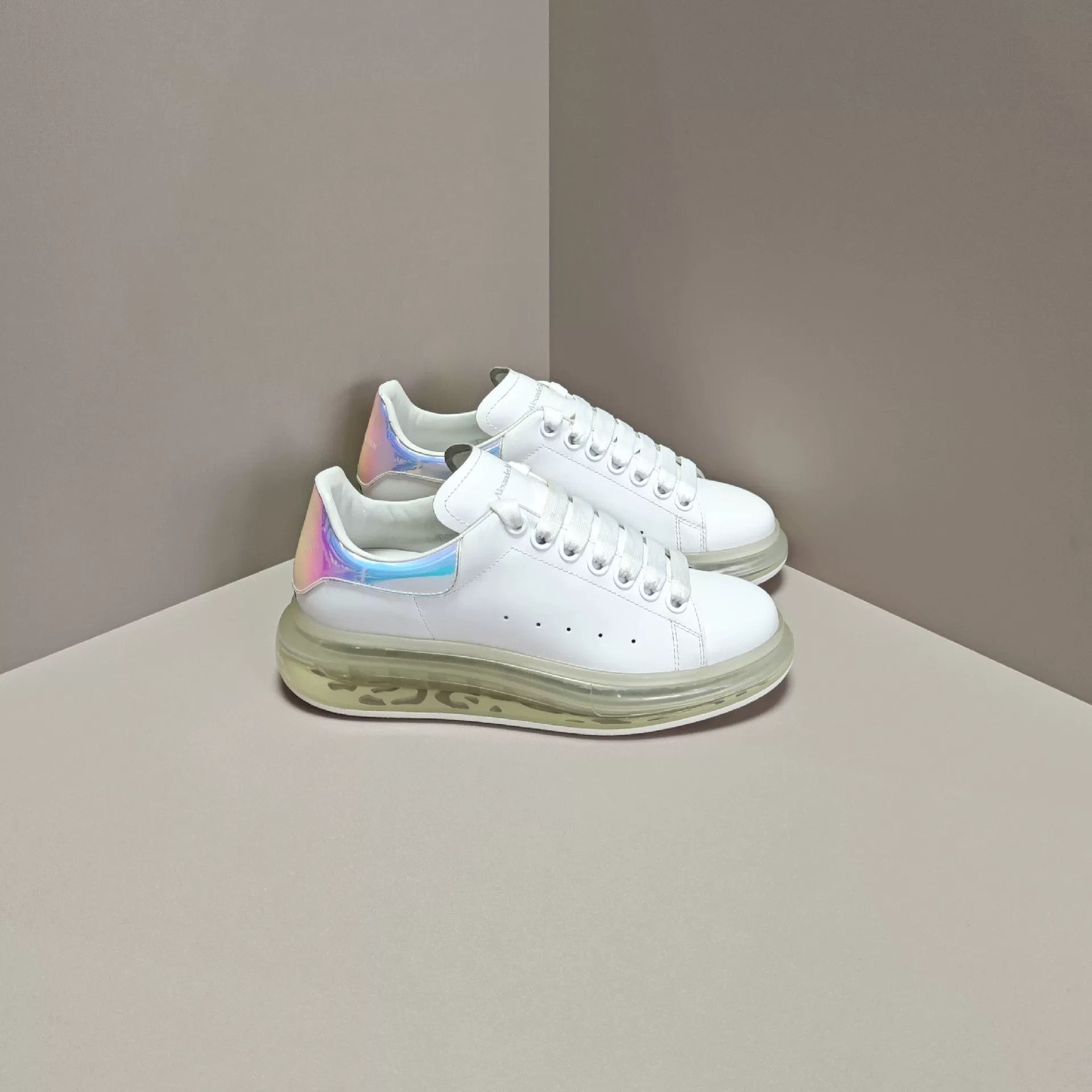Alexander McQueen Alexander McQueen White Lowtop Sneakers us_7 Women Size US 7 / IT 37 - 4 Thumbnail