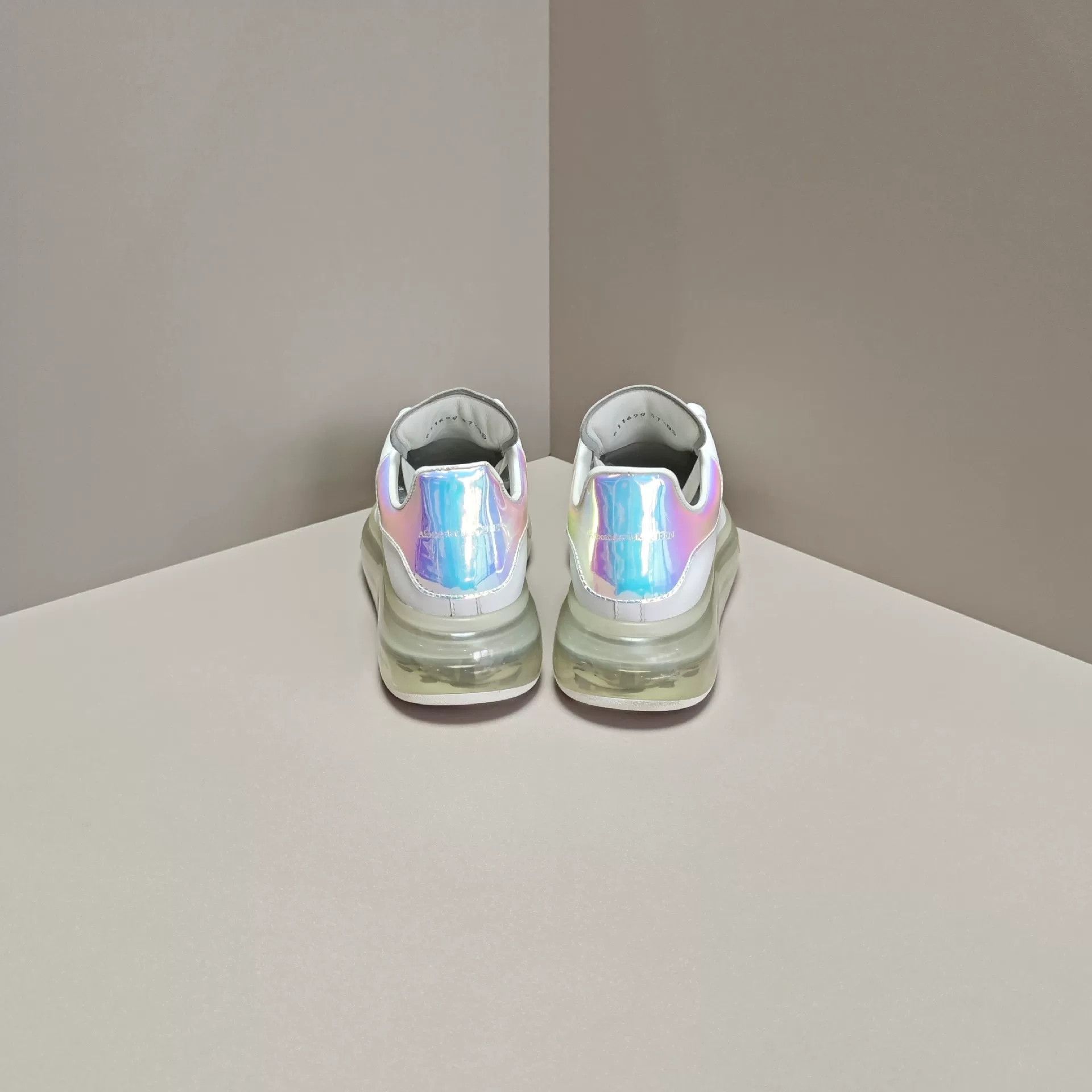 Alexander McQueen Alexander McQueen White Lowtop Sneakers us_7 Women Size US 7 / IT 37 - 3 Thumbnail