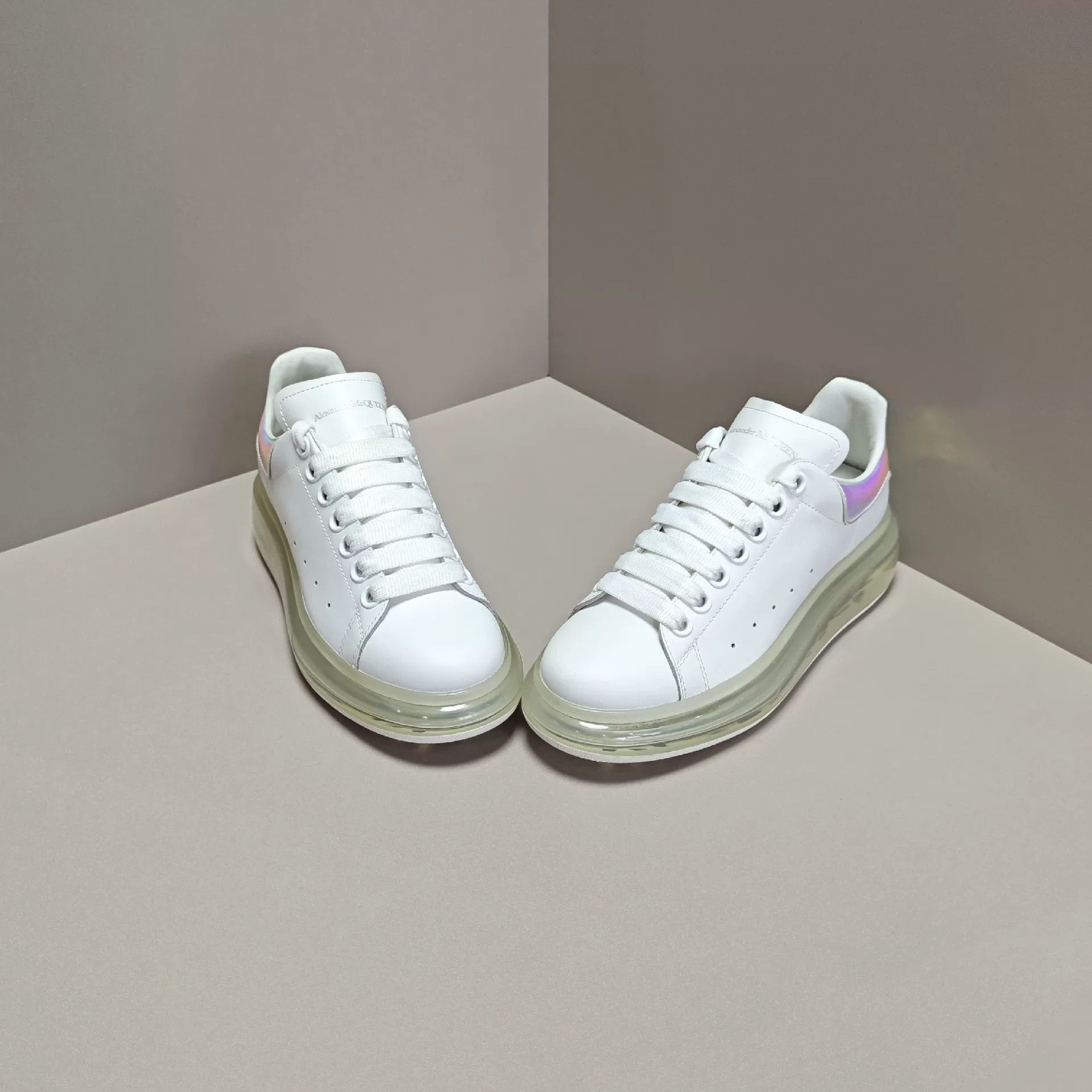 Alexander McQueen Alexander McQueen White Lowtop Sneakers us_7 Women Size US 7 / IT 37 - 2 Thumbnail