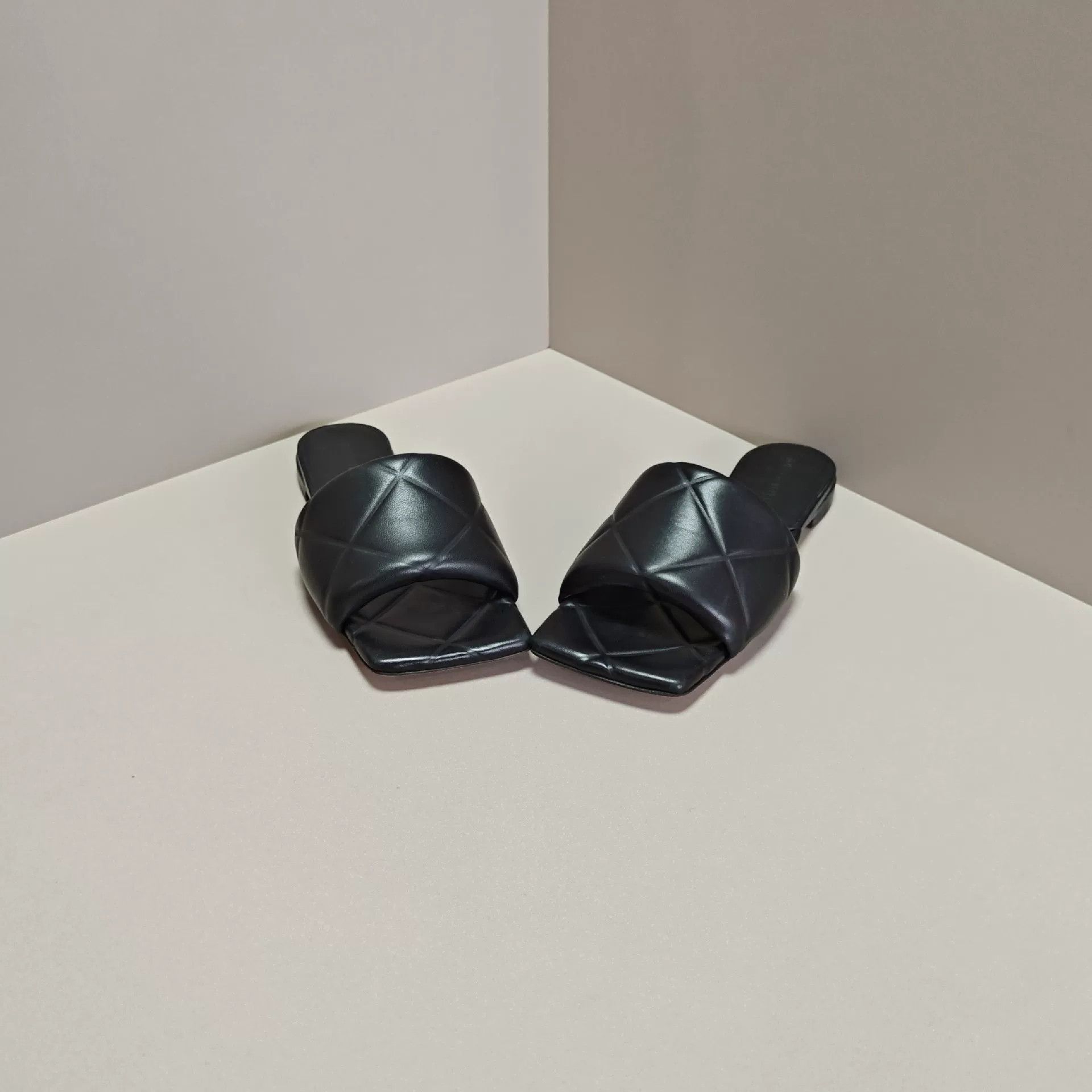 Bottega Veneta Bottega Veneta Sandals us_7 Women Size US 7 / IT 37 - 2 Thumbnail