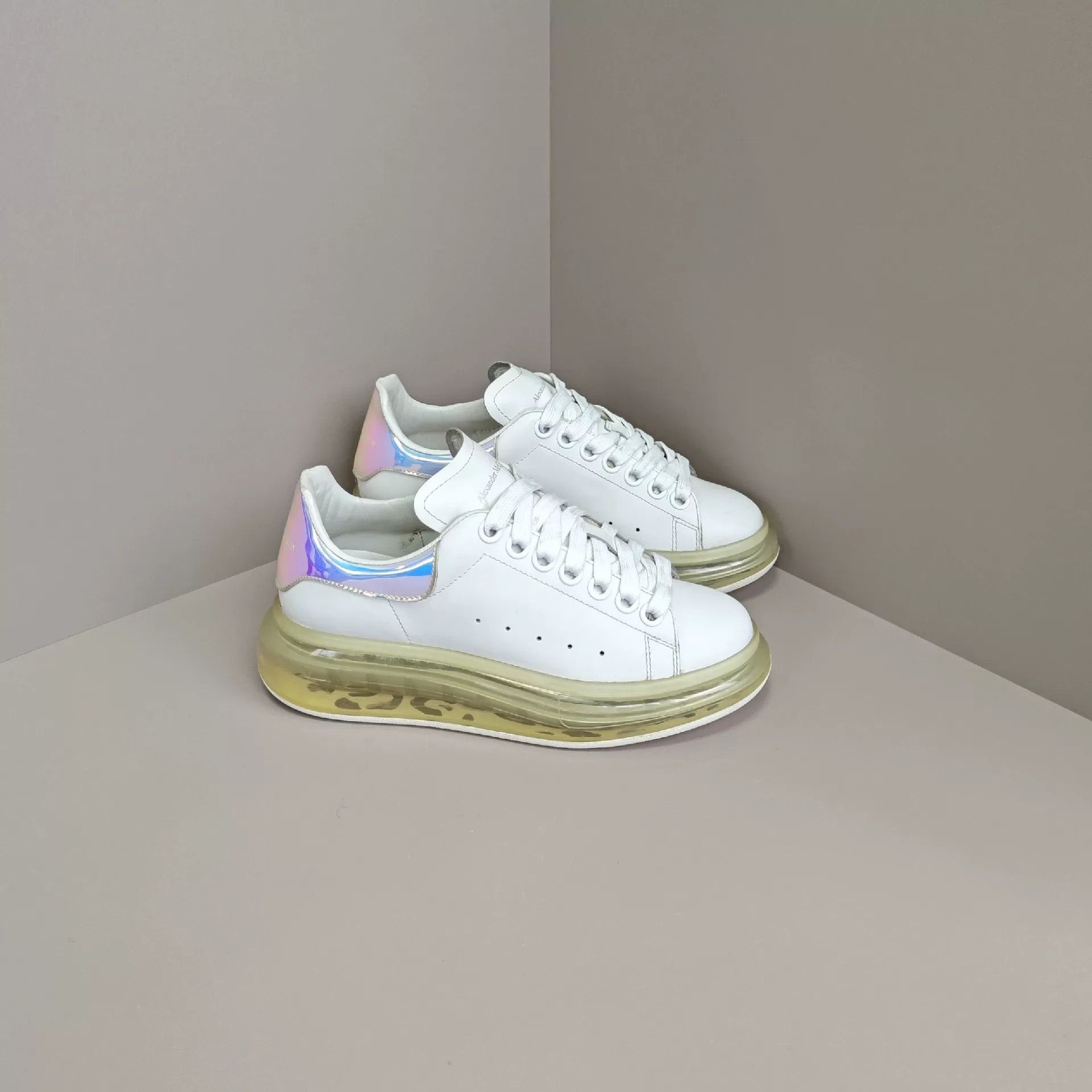 Alexander McQueen Alexander McQueen White Lowtop Sneakers us_5 Women Size US 5 / IT 35 - 4 Thumbnail