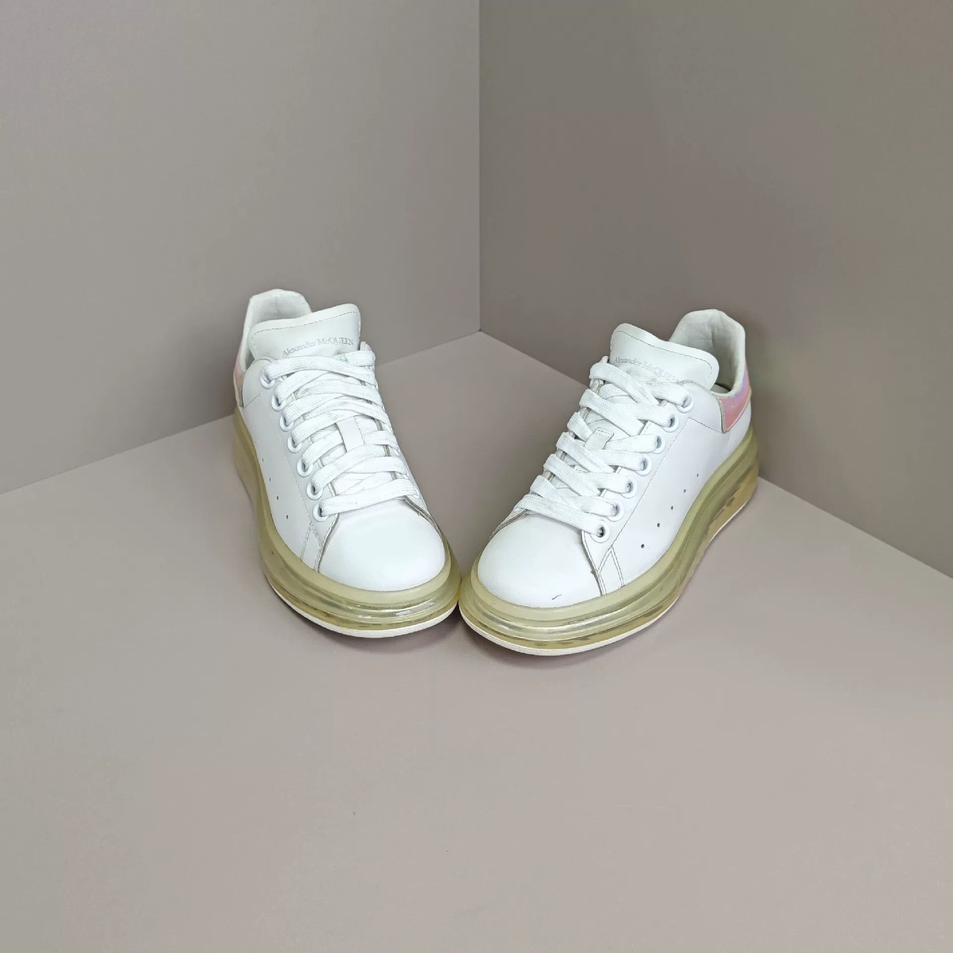 Alexander McQueen Alexander McQueen White Lowtop Sneakers us_5 Women Size US 5 / IT 35 - 2 Thumbnail