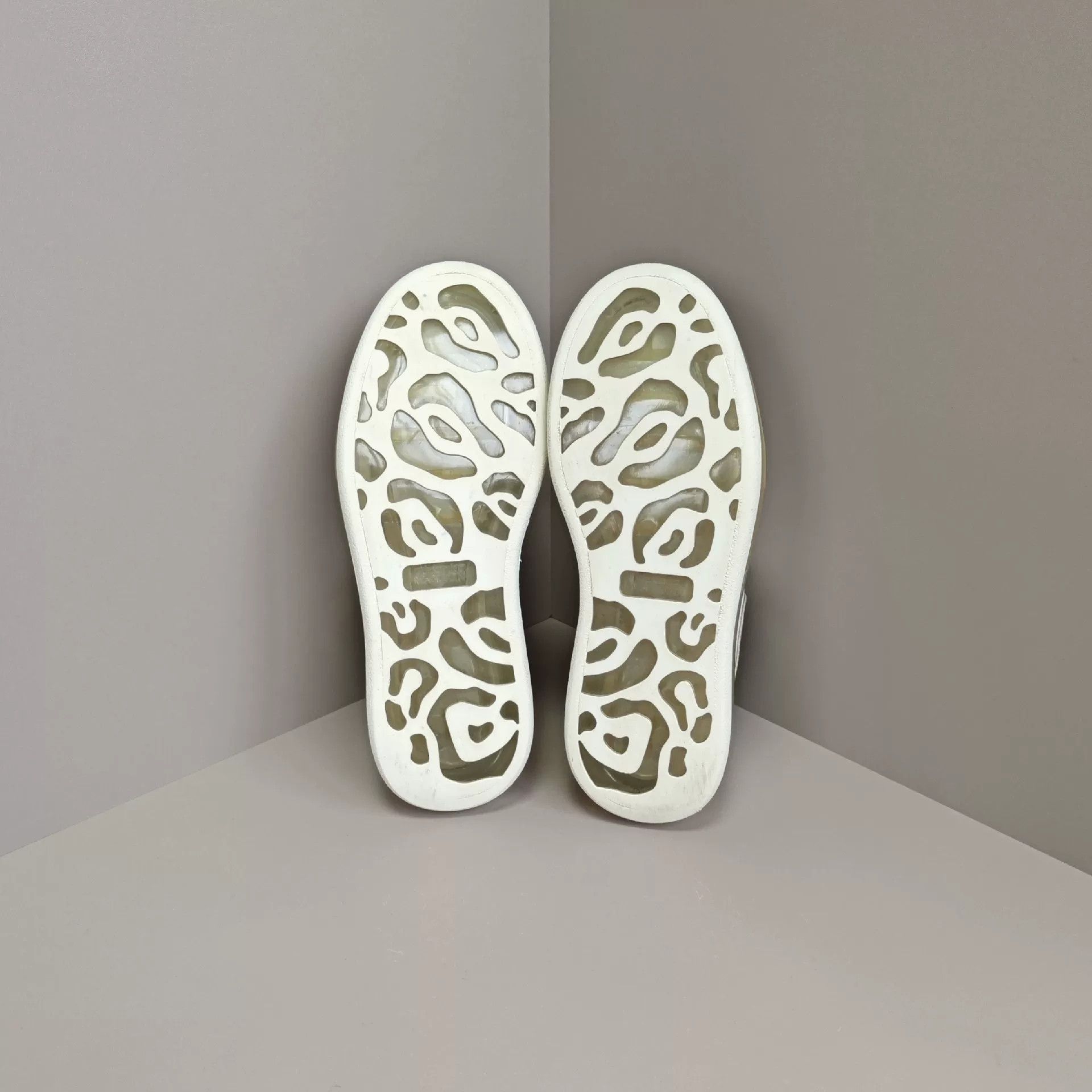 Alexander McQueen Alexander McQueen White Lowtop Sneakers us_5 Women Size US 5 / IT 35 - 5 Thumbnail