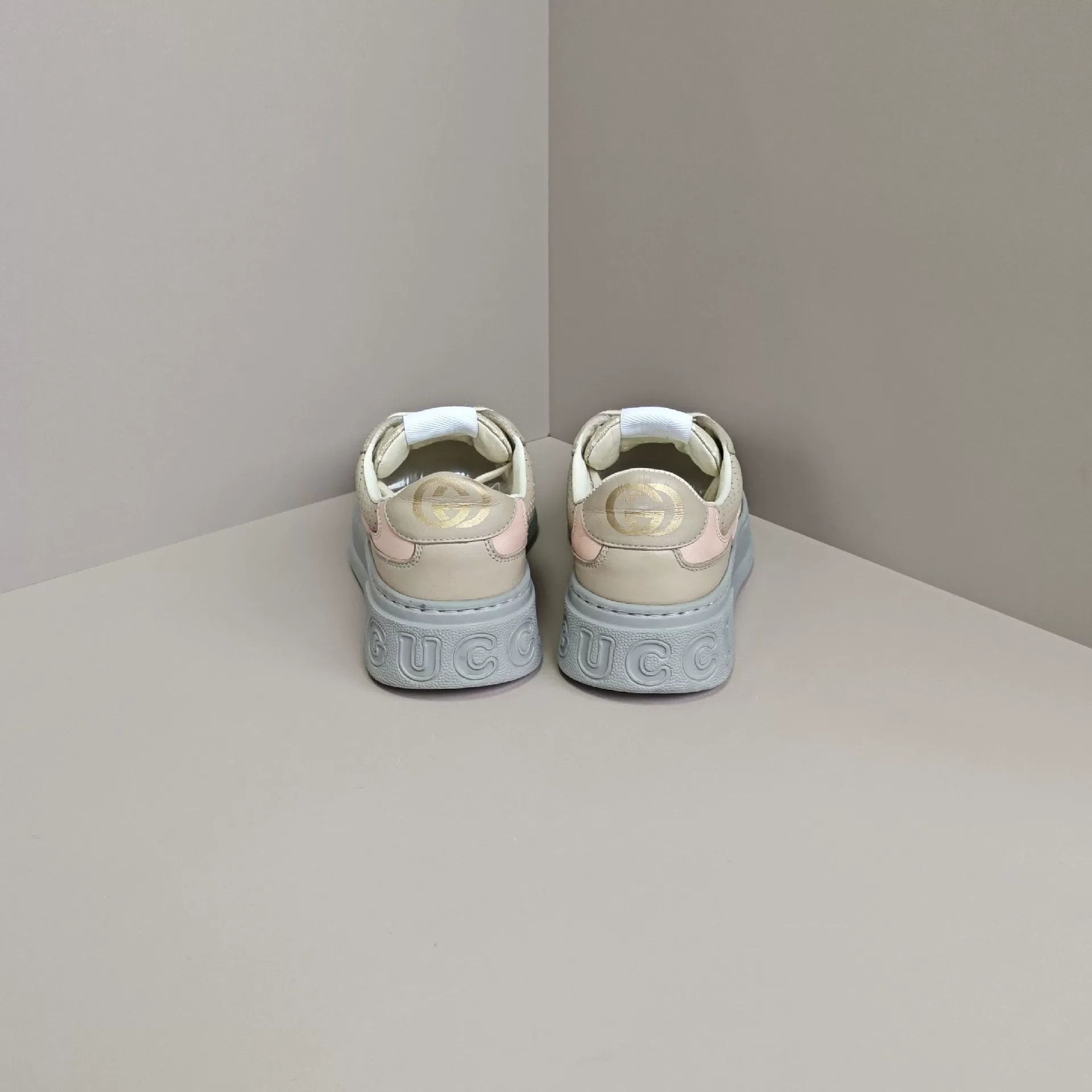 Gucci Gucci Lowtop Sneakers us_6 Women Size US 6 / IT 36 - 3 Thumbnail