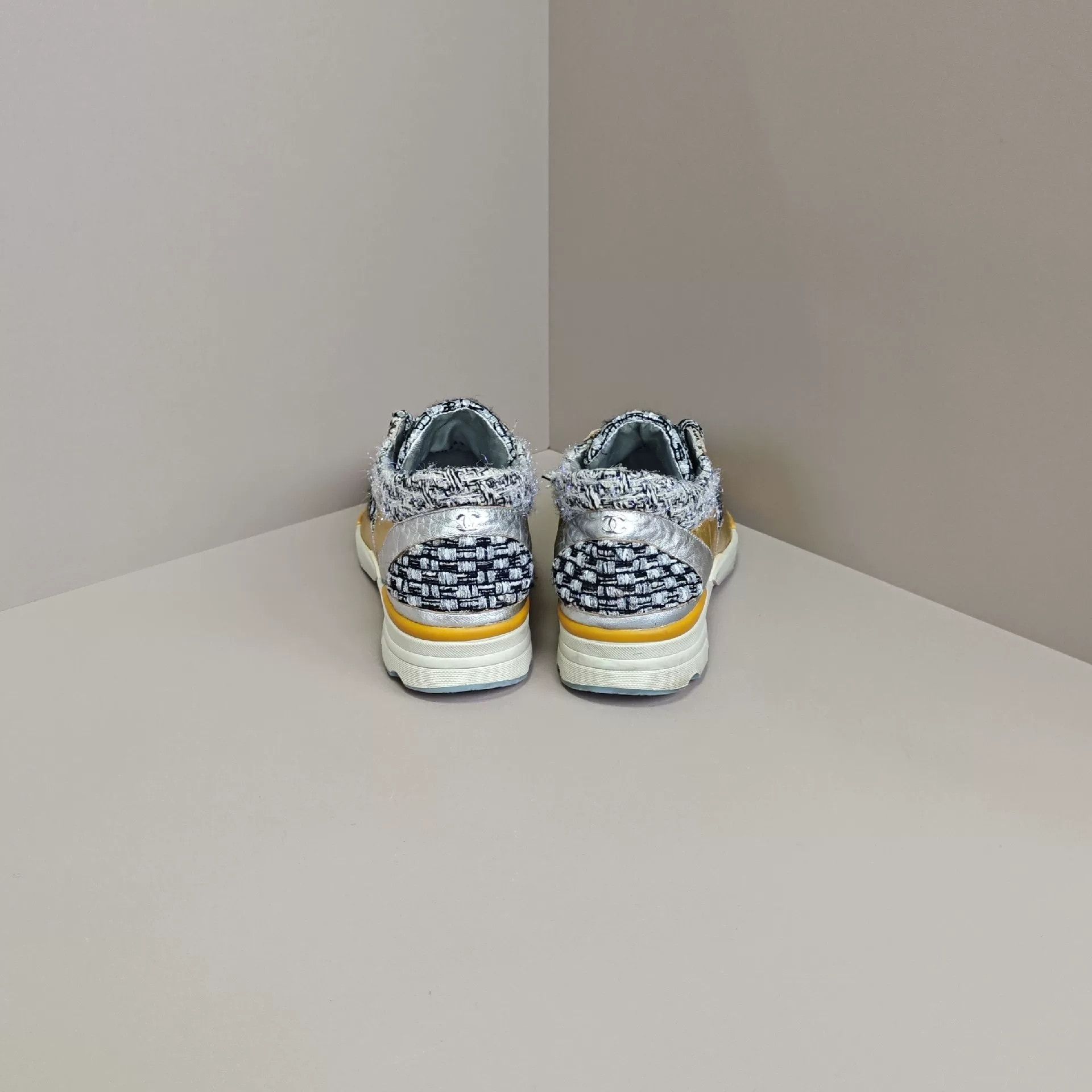 Chanel Chanel Casual Lowtop Sneakers us_7 Women Size US 7 / IT 37 - 3 Thumbnail