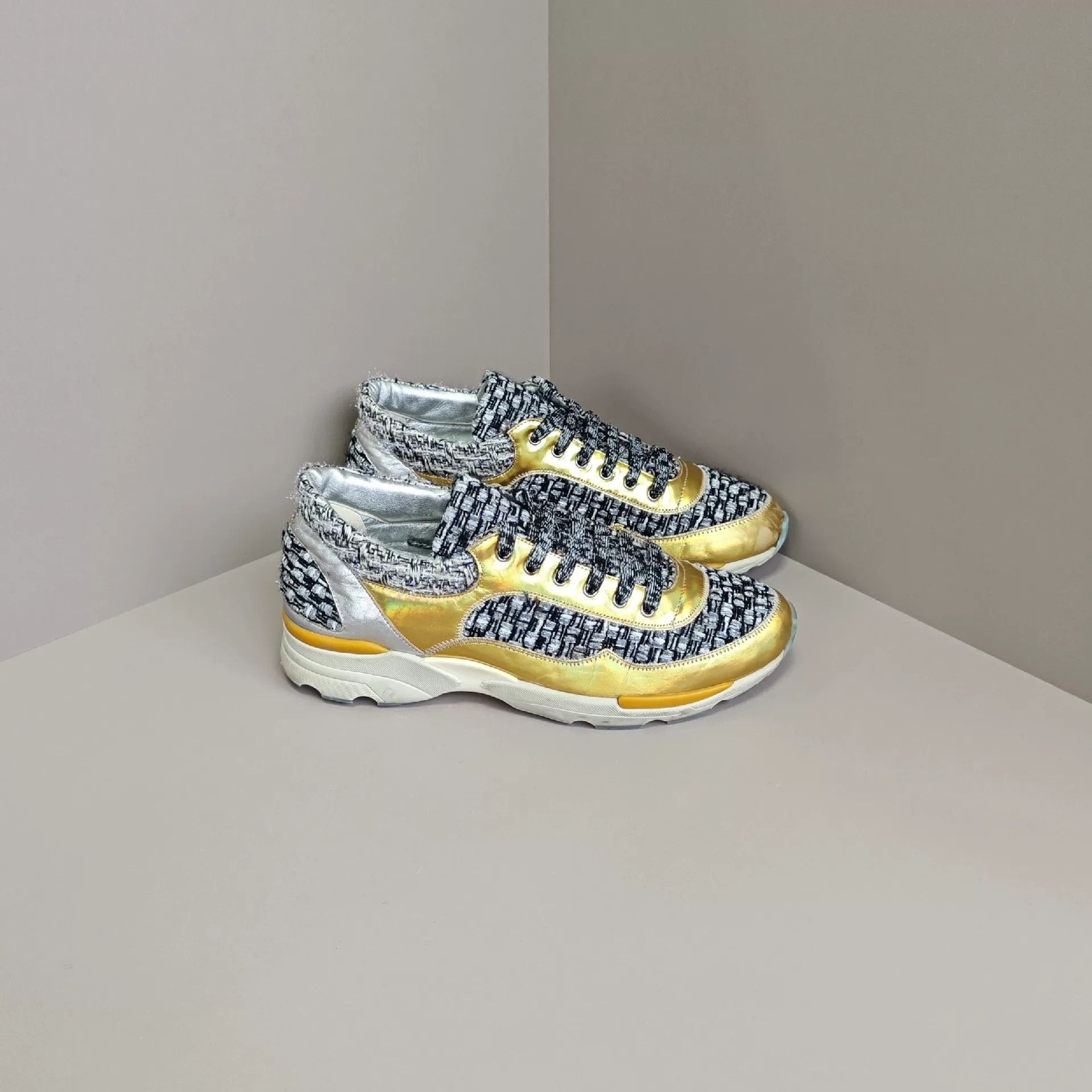 Chanel Chanel Casual Lowtop Sneakers us_7 Women Size US 7 / IT 37 - 4 Thumbnail