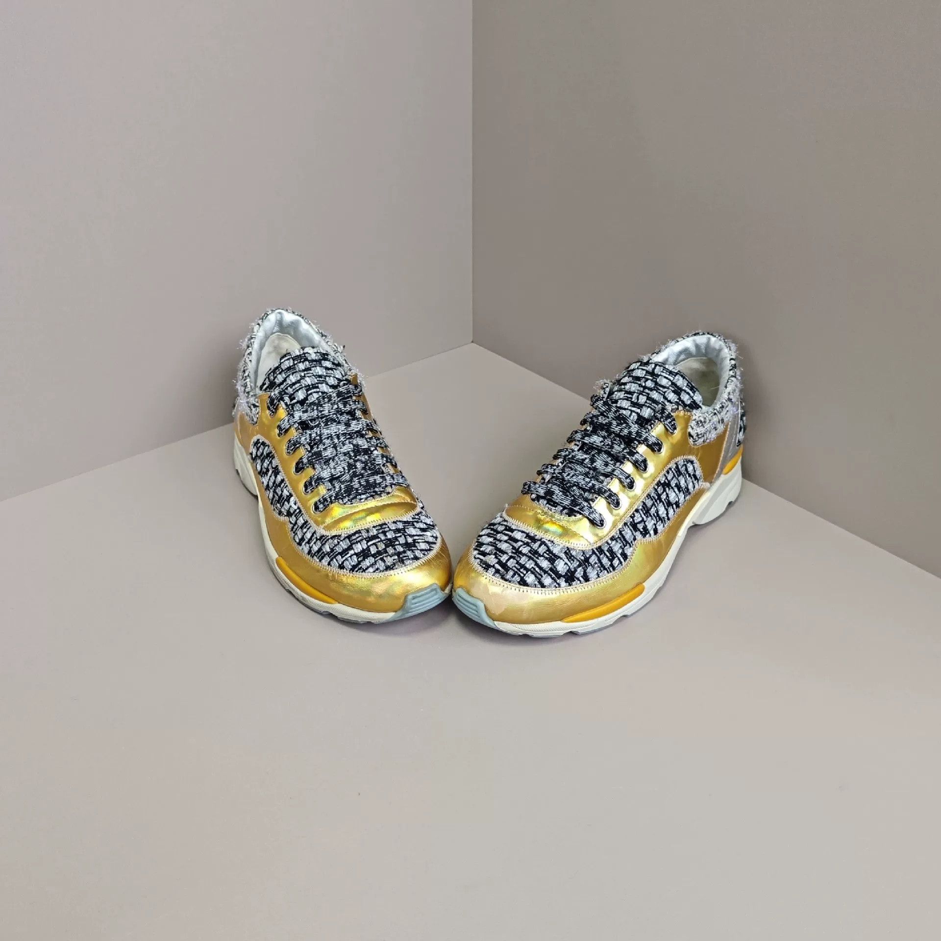 Chanel Chanel Casual Lowtop Sneakers us_7 Women Size US 7 / IT 37 - 2 Thumbnail