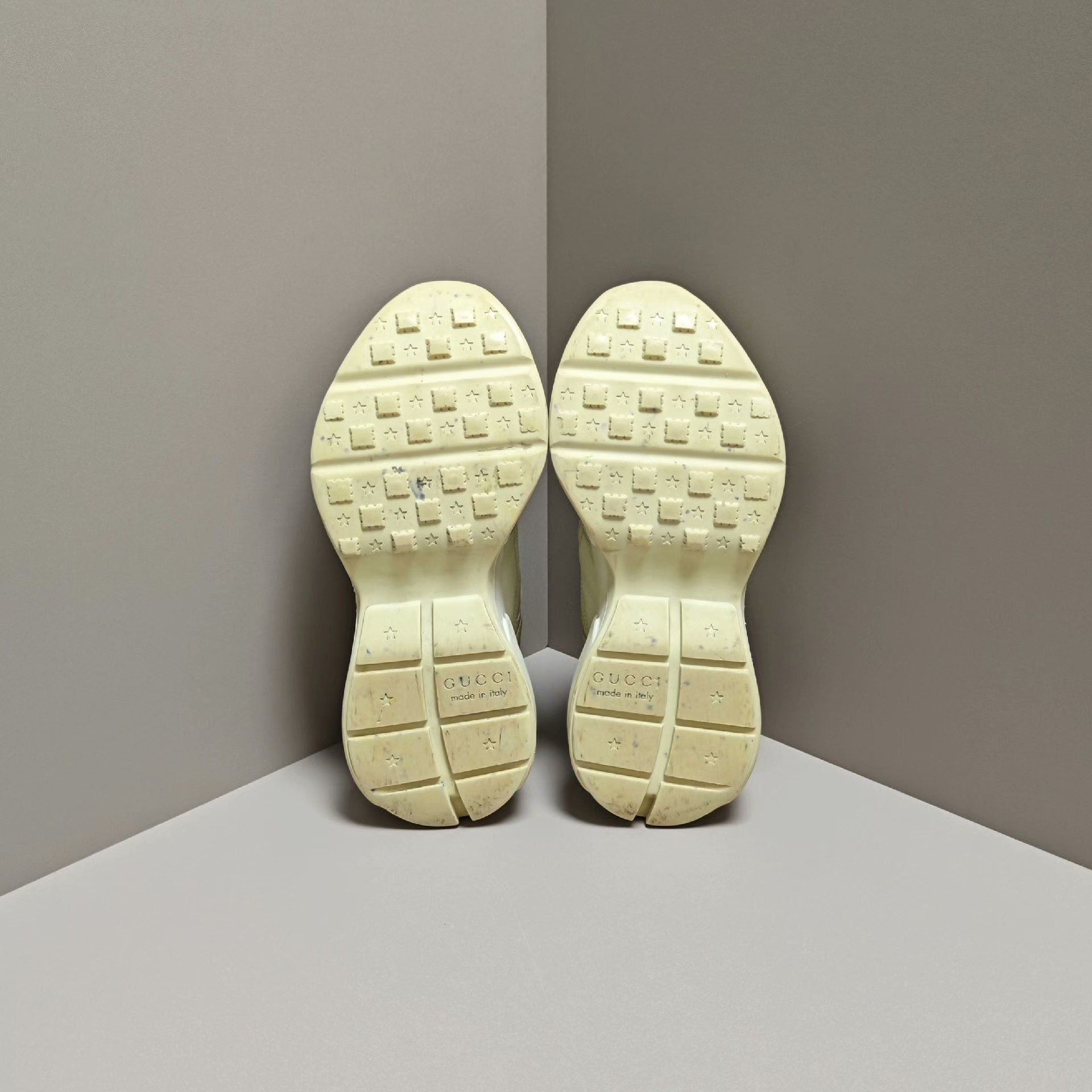 Gucci Gucci Lowtop Sneakers us_6 Women Size US 6 / IT 36 - 5 Thumbnail