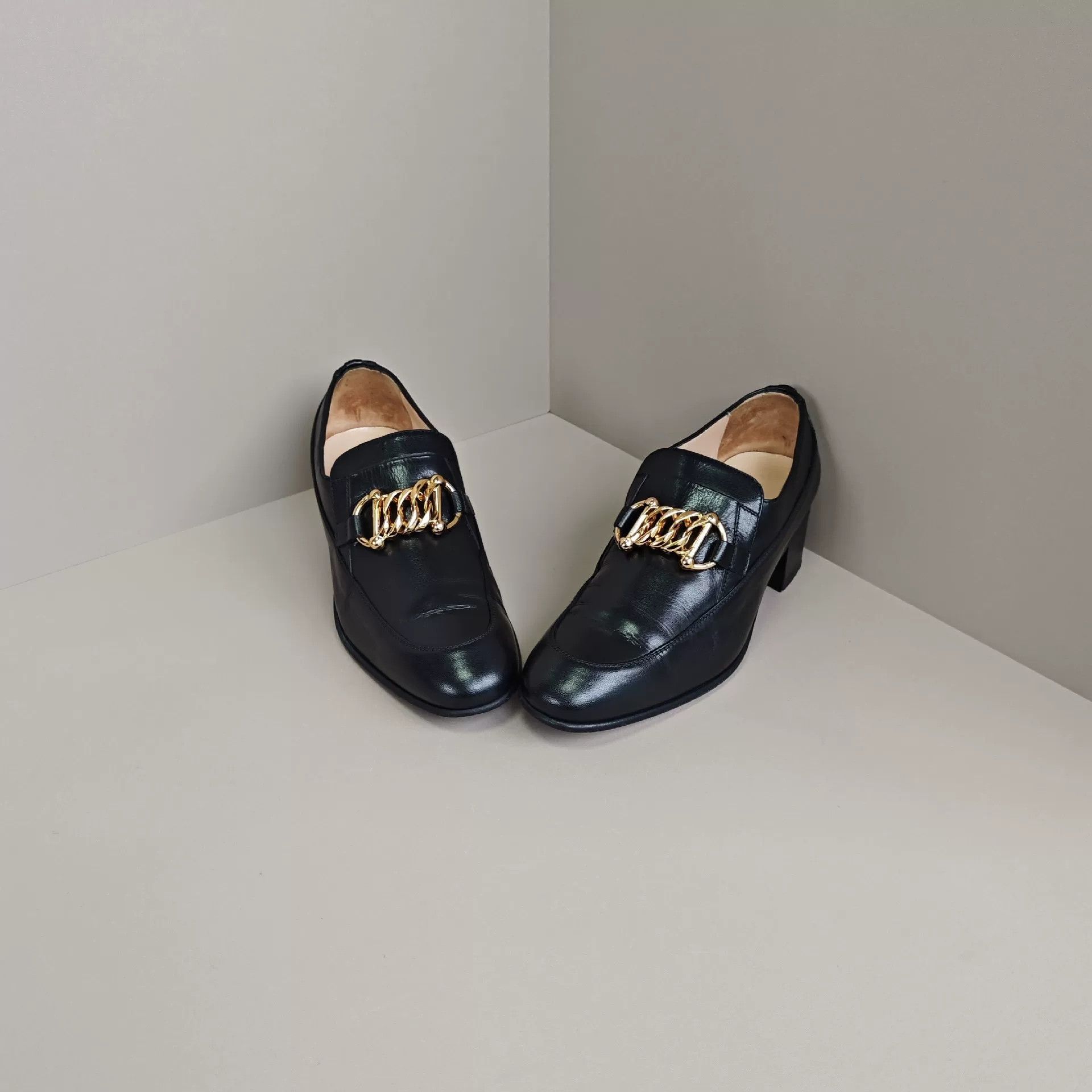 Gucci Gucci Lowtop Sneakers us_7 Women Size US 7 / IT 37 - 2 Thumbnail