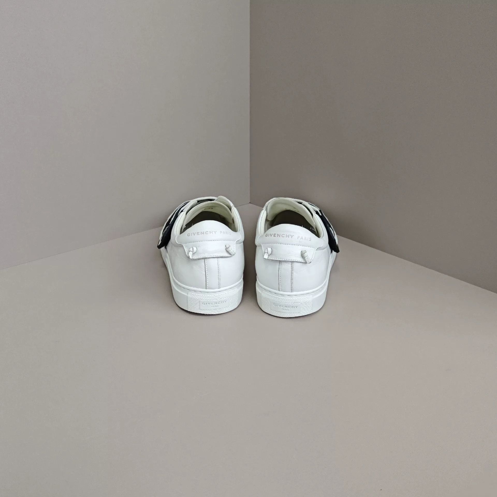 Givenchy Givenchy Lowtop Sneakers 9 Men Size US 9 / EU 42 - 3 Thumbnail