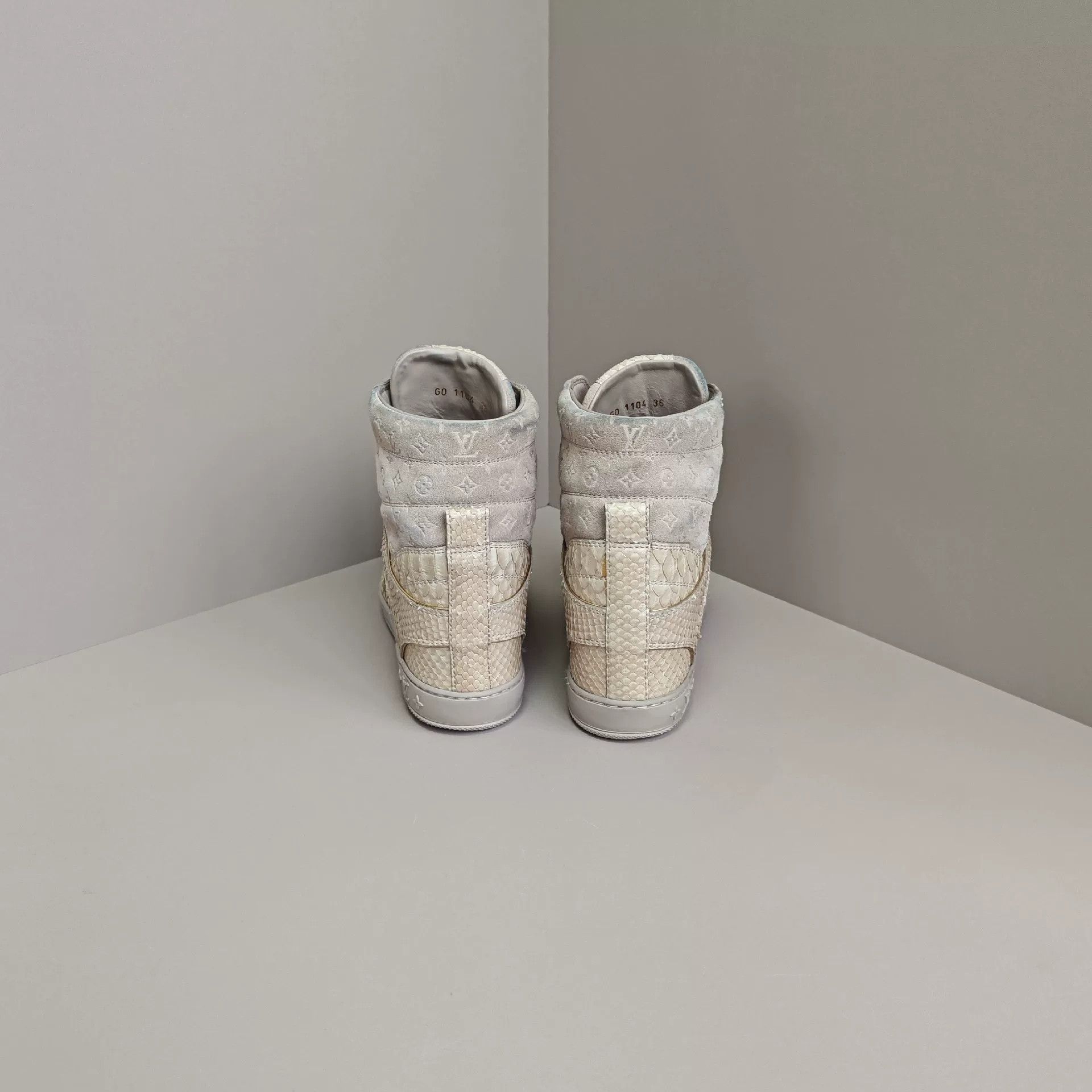 Louis Vuitton Louis Vuitton Hitop Sneakers us_6 Women Size US 6 / IT 36 - 3 Thumbnail