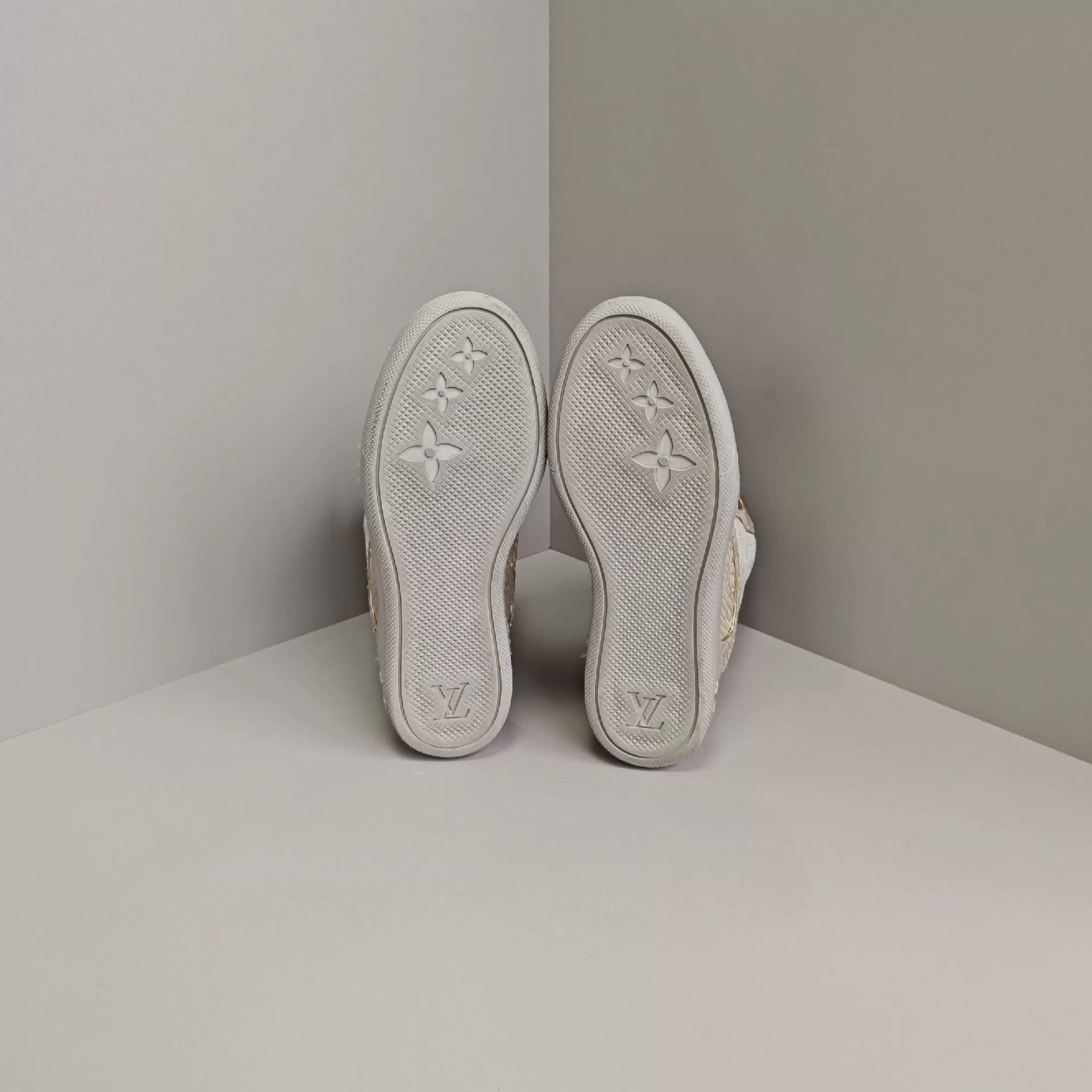 Louis Vuitton Louis Vuitton Hitop Sneakers us_6 Women Size US 6 / IT 36 - 5 Thumbnail