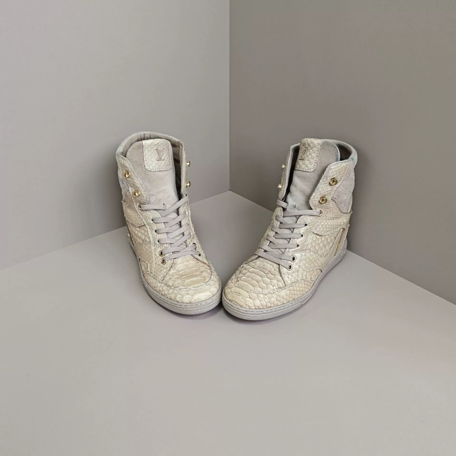 Louis Vuitton Louis Vuitton Hitop Sneakers us_6 Women Size US 6 / IT 36 - 2 Thumbnail