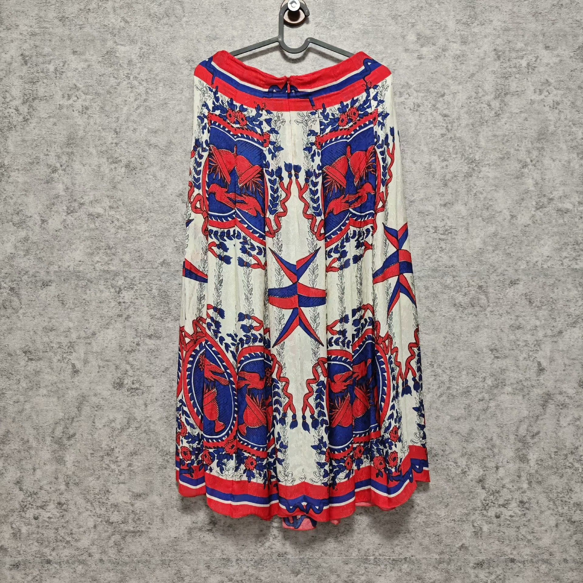 Gucci Gucci Printed Graphic Skirt 38 Women Size 38" / US 16 / IT 52 - 2 Thumbnail
