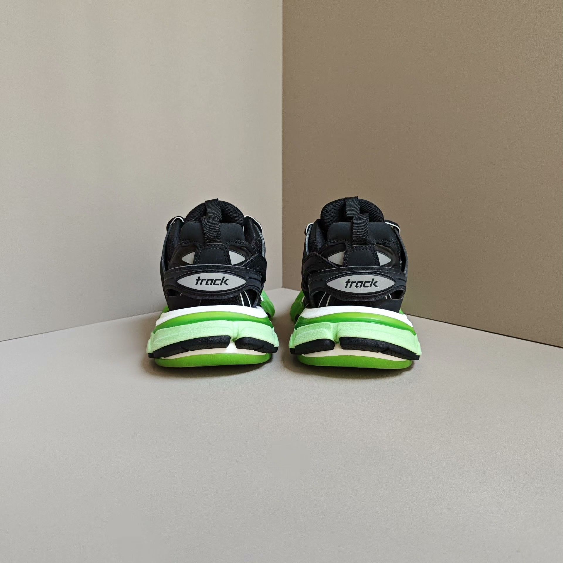 Balenciaga Balenciaga Green Lowtop Sneakers us_5 Women Size US 5 / IT 35 - 3 Thumbnail