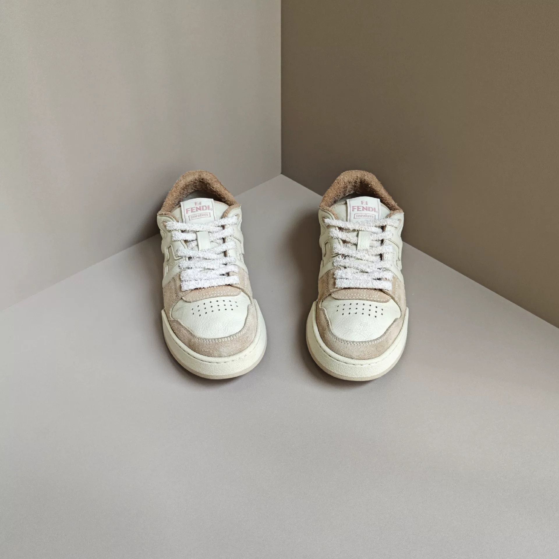 Fendi Fendi Lowtop Sneakers us_8 Women Size US 8 / IT 38 - 2 Thumbnail