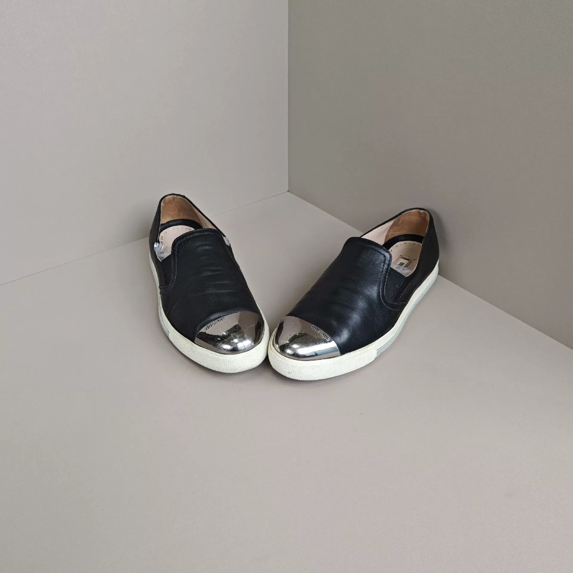 Miu Miu Miu Miu Casual Lowtop Sneakers us_6 Women Size US 6 / IT 36 - 2 Thumbnail