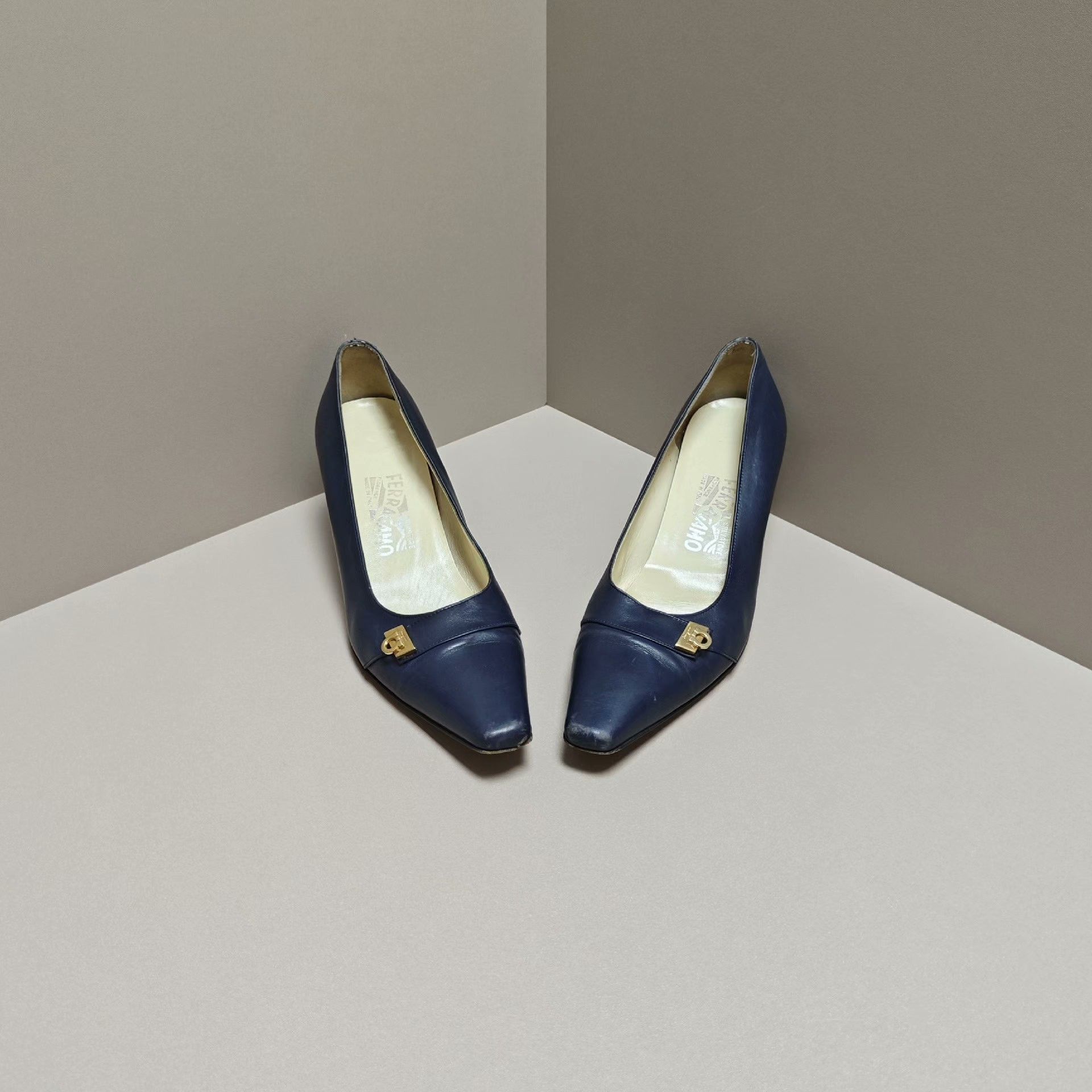 Salvatore Ferragamo Salvatore Ferragamo Lowtop Sneakers us_7 Women Size US 7 / IT 37 - 2 Thumbnail