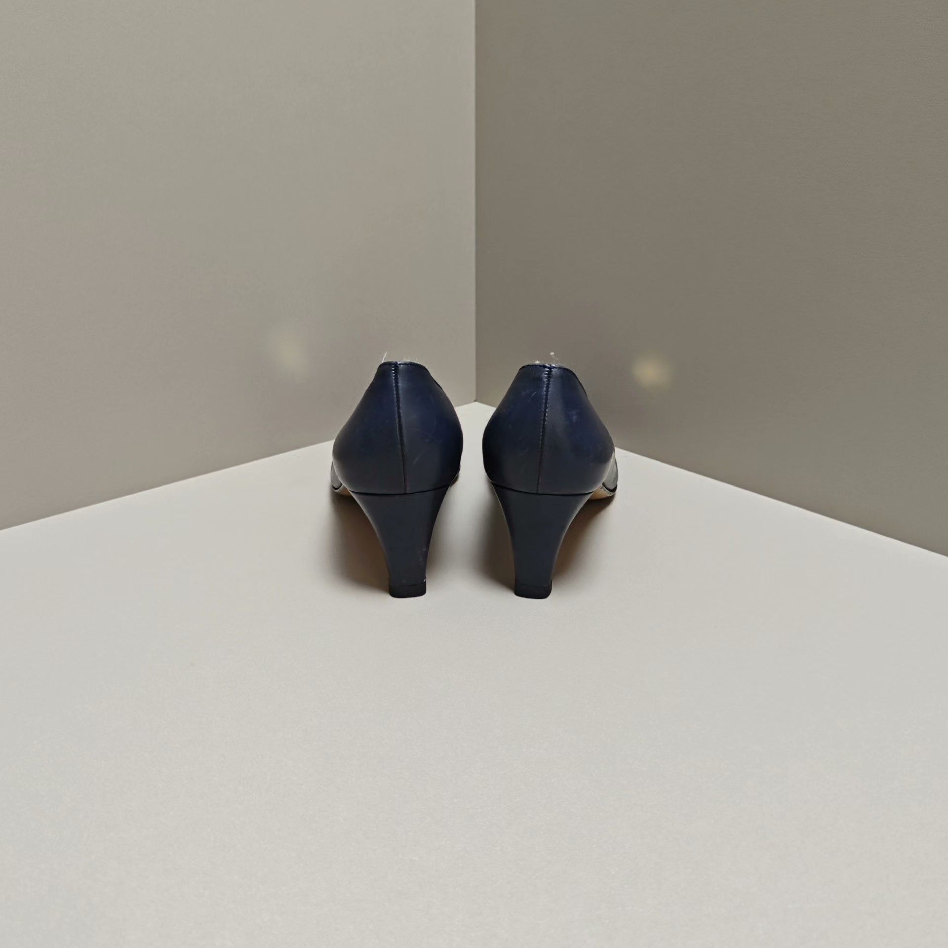 Salvatore Ferragamo Salvatore Ferragamo Lowtop Sneakers us_7 Women Size US 7 / IT 37 - 3 Thumbnail