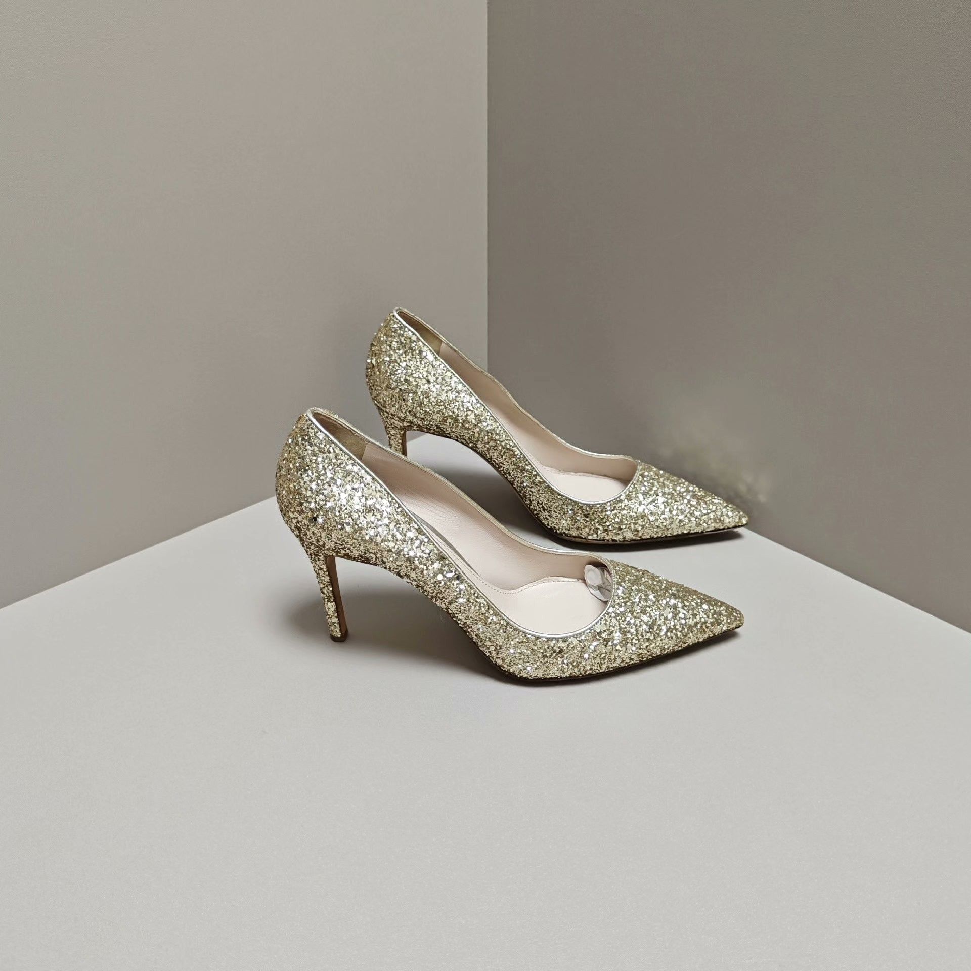 Miu Miu Miu Miu Gold Lowtop Sneakers us_7 Women Size US 7 / IT 37 - 4 Thumbnail