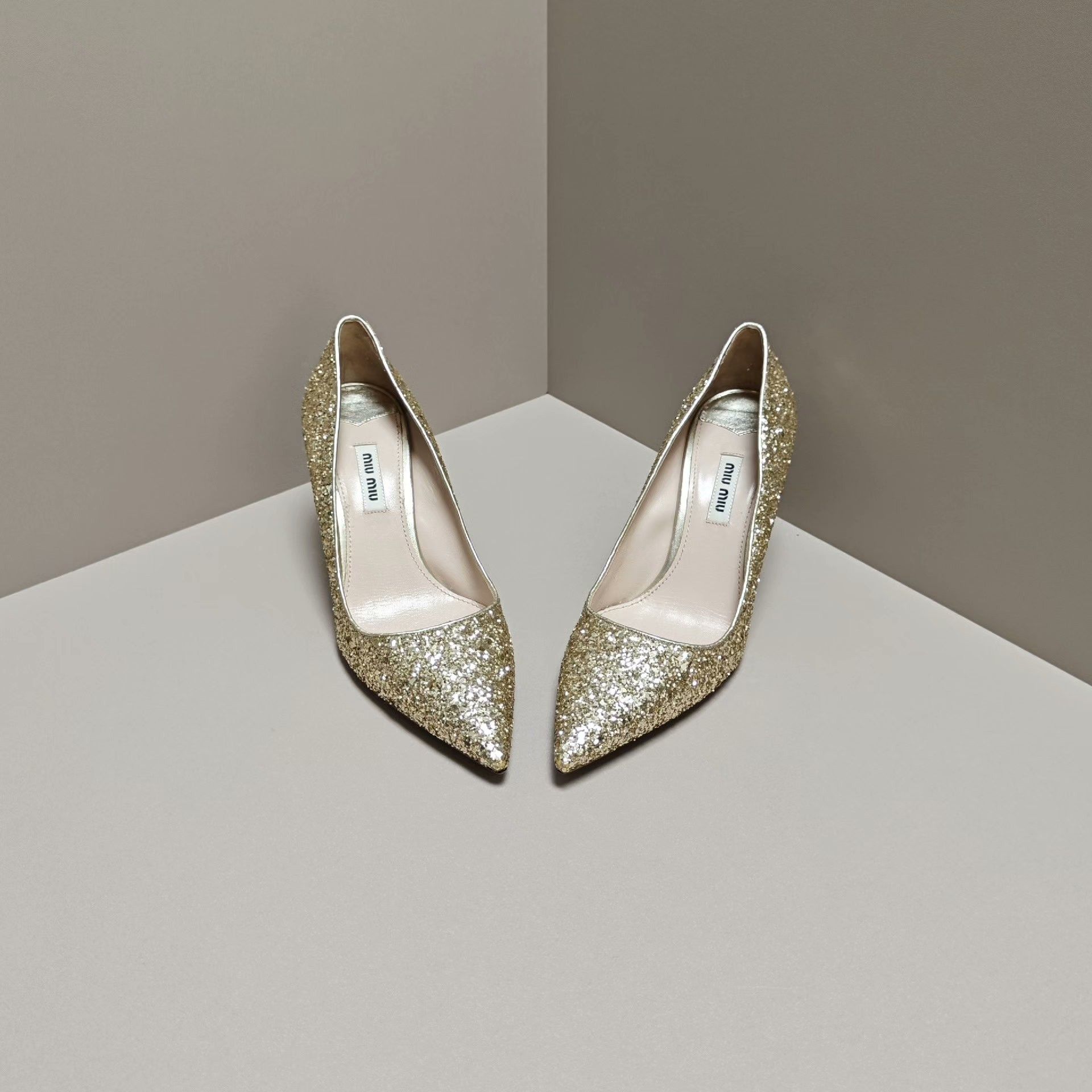 Miu Miu Miu Miu Gold Lowtop Sneakers us_7 Women Size US 7 / IT 37 - 2 Thumbnail
